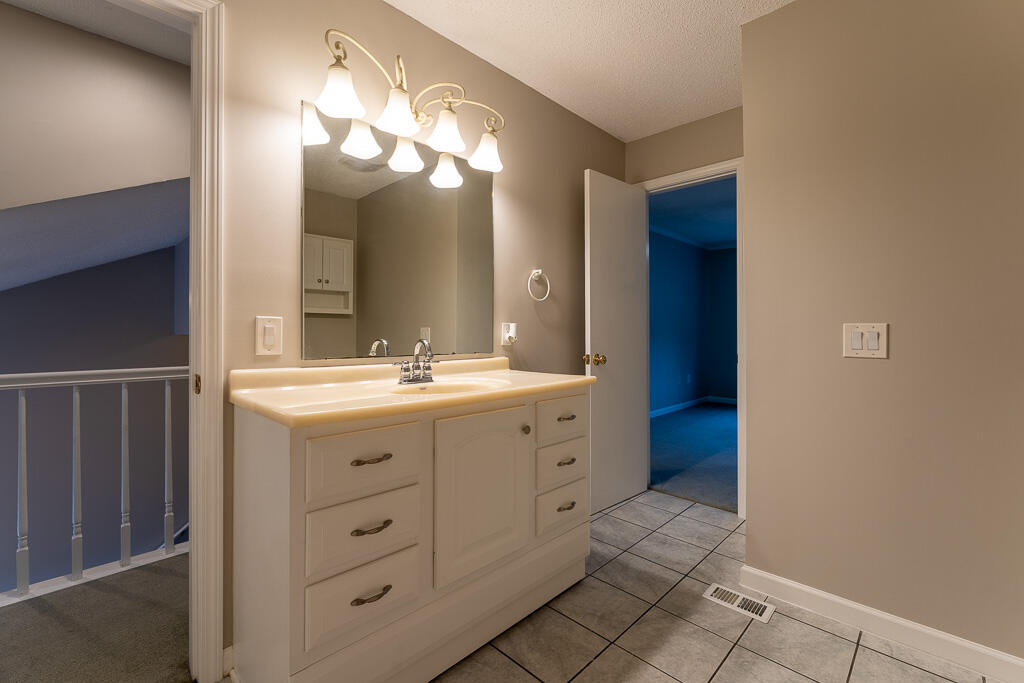 SANDALWOOD MANOR T/H - Residential