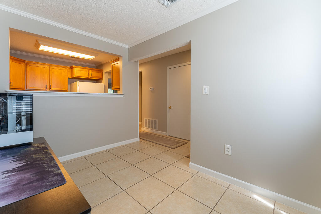 SANDALWOOD MANOR T/H - Residential