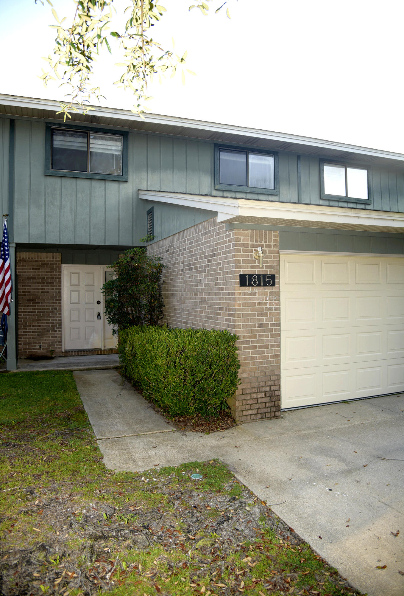 BRING YOUR BOAT!! This unique town home has a  dedicated boat slip on the protected deep water of Rocky Bayou. It's a bright and fresh home with newer carpet, refrigerator and stove. The comfortable floor plan features a great room with corner stone fireplace, dining area, and kitchen. Sliding glass doors lead to the patio, common area and dock. All bedrooms are upstairs  with the master having a bayou ''glimpse'' and a walk-in closet. The dock master assigns the docks based on boat size. They are not deeded to an individual unit.