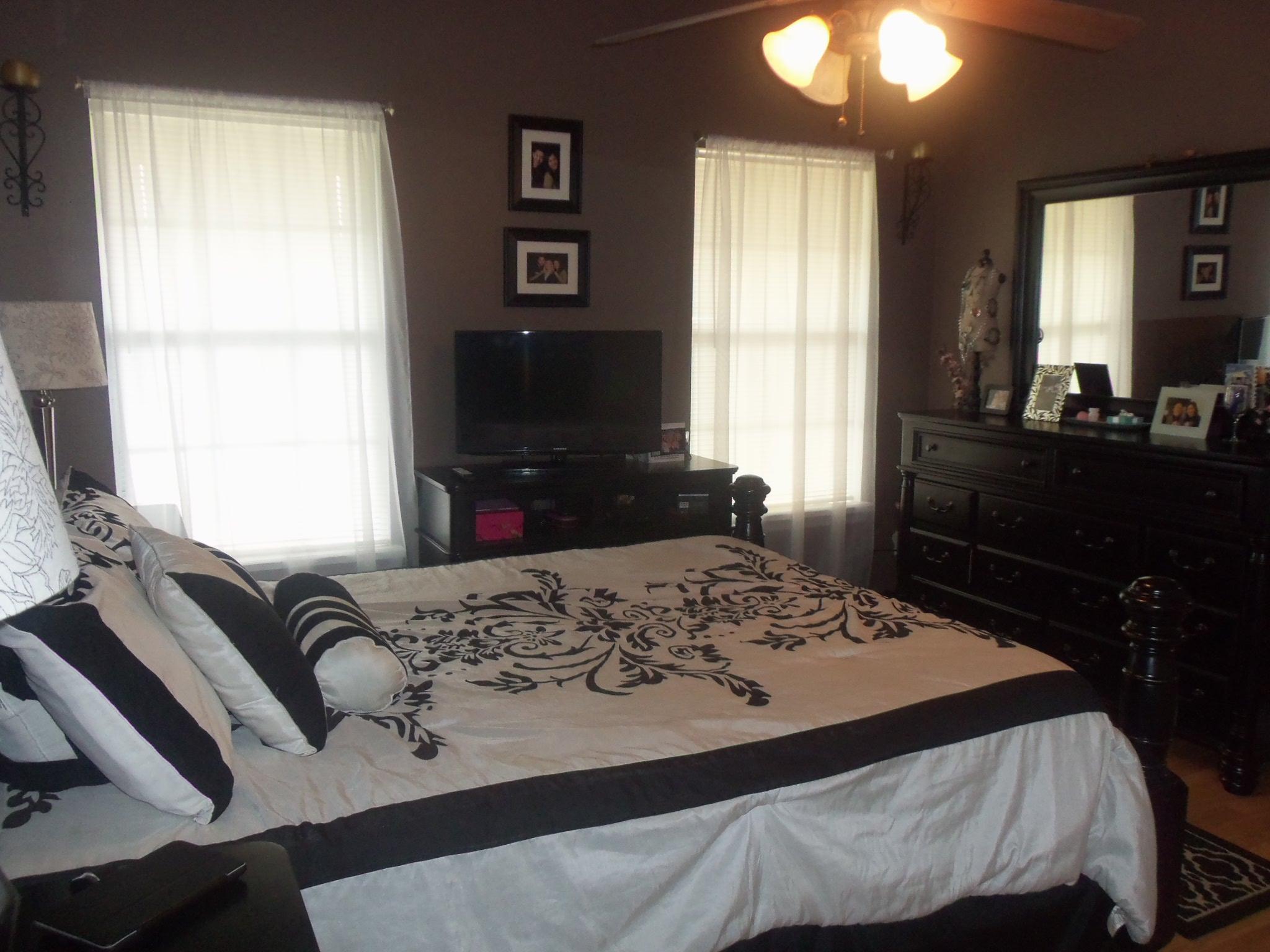 LIVE OAK MANORS - Residential Lease