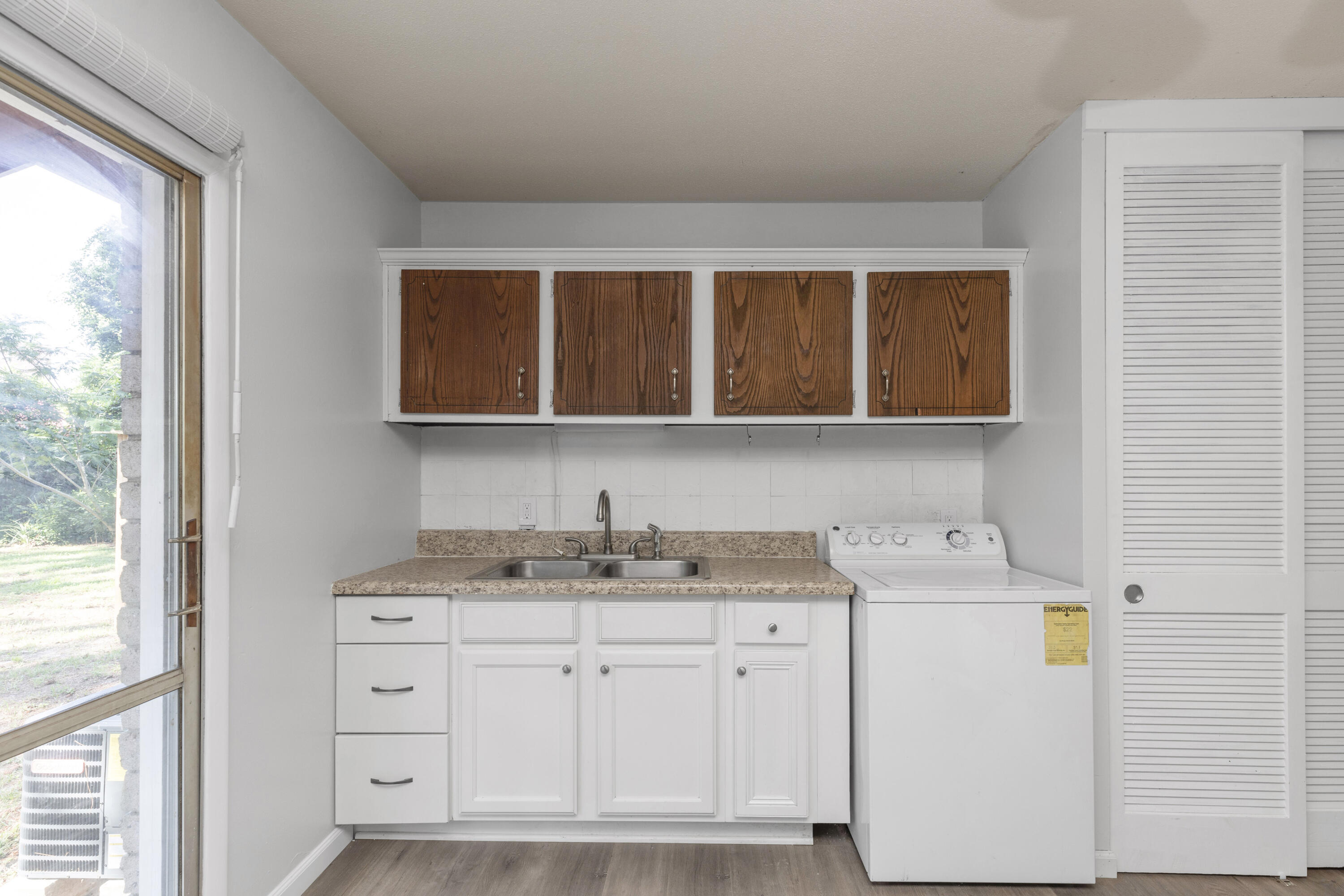 PARK PLACE 3RD ADDN - Residential Lease