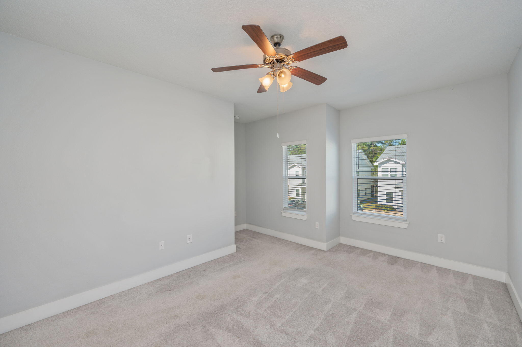 VERANDAS OF FREEPORT, THE - Residential Lease