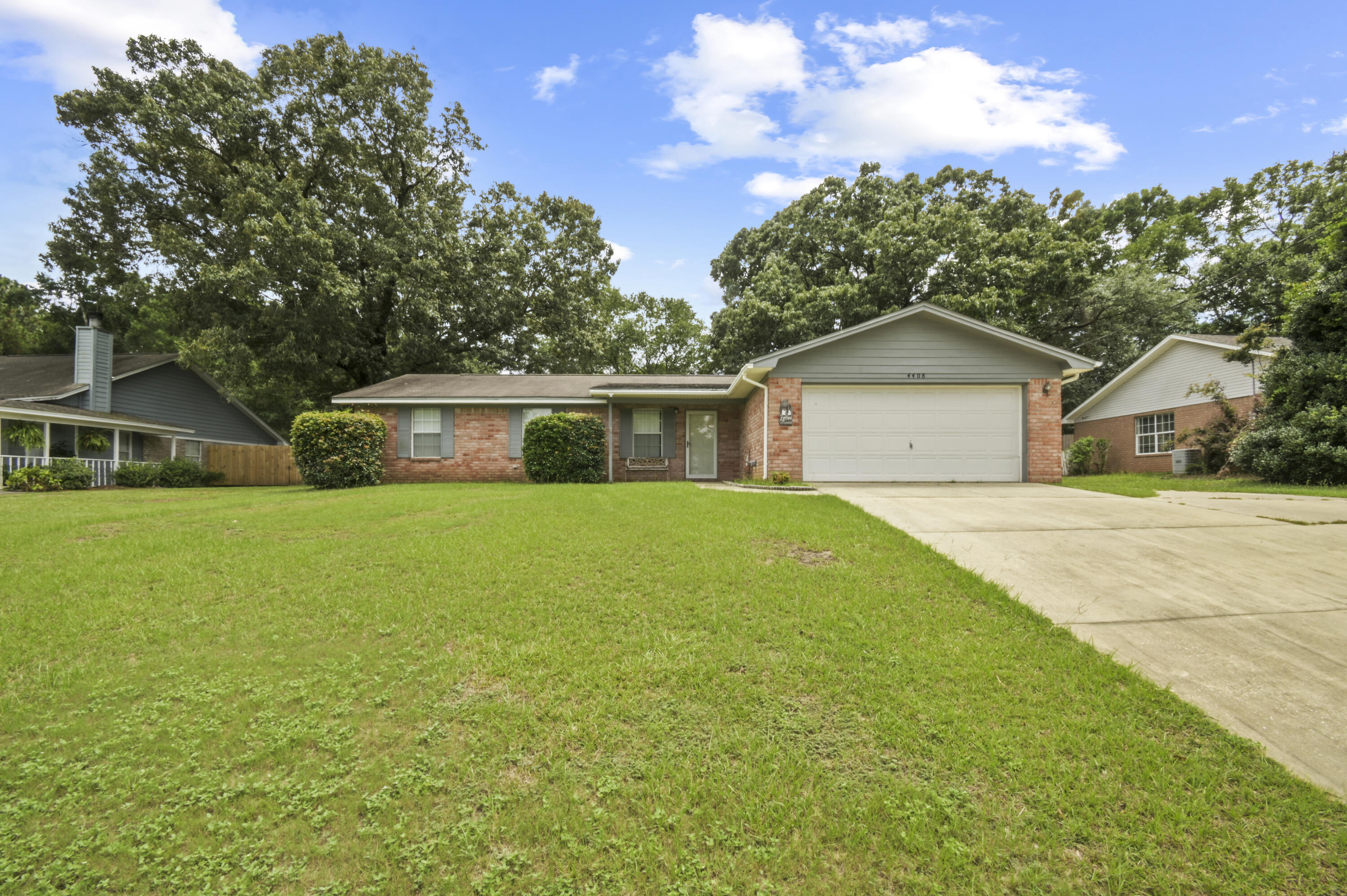 CHANTILLY WOODS - Residential