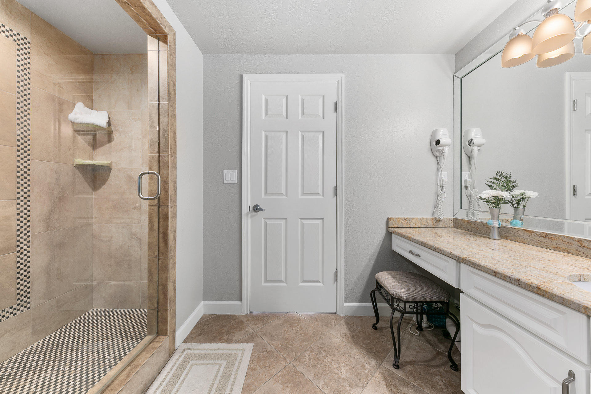 SUMMERCHASE CONDO

Inn at Crystal Beach - Residential