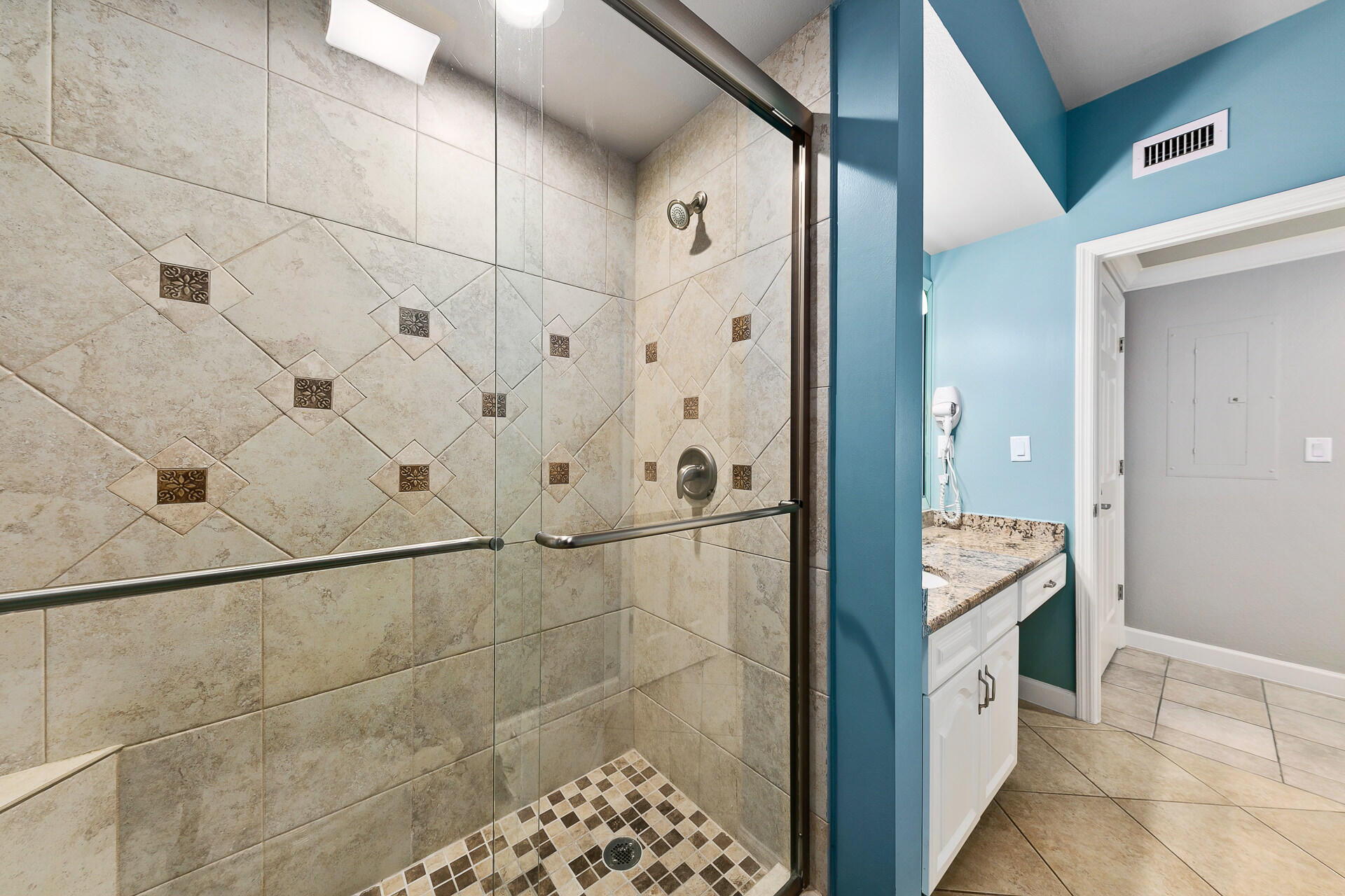 SUMMERCHASE CONDO

Inn at Crystal Beach - Residential