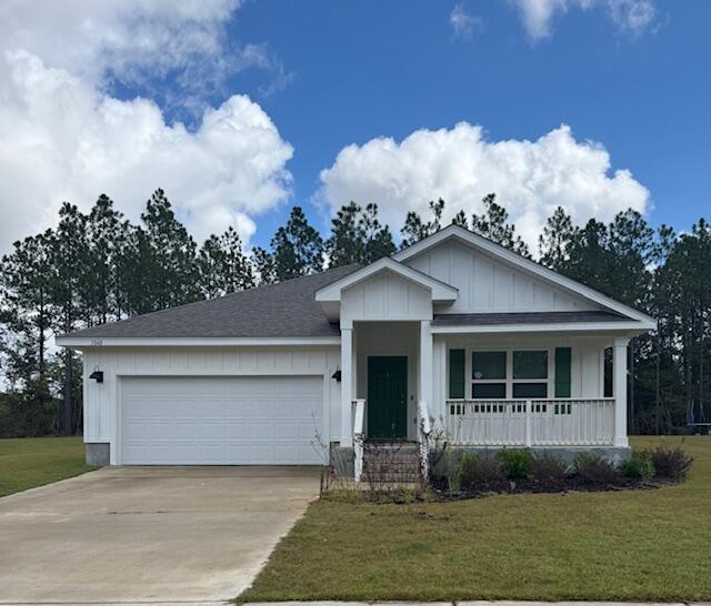 Open, roomy, design for relaxed living in this 4 Bd/2 Ba located in Heritage Plantation. Front porch welcomes you to come in and stay a while. Kitchen offers large island bar, stainless appliances, pantry & roomy dining area! Covered back porch with large back yard. Heritage Plantation boasts a community pool for gatherings and fun without the maintenance. Pool is withing walking distance.