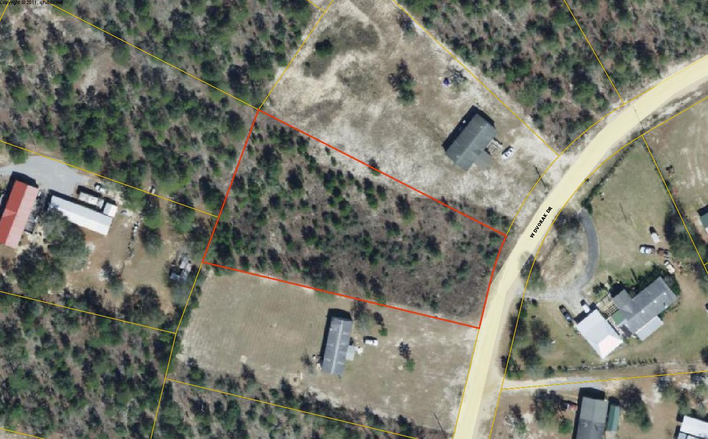A full acre lot close to town and ready for a new home! Convenient to DeFuniak Springs but not in the city limits,. Close to schools, shopping, and anything you would need. Electricity is on the street but not on the lot. Would need a septic tank. Take a look and let's get started on your road to home ownership!