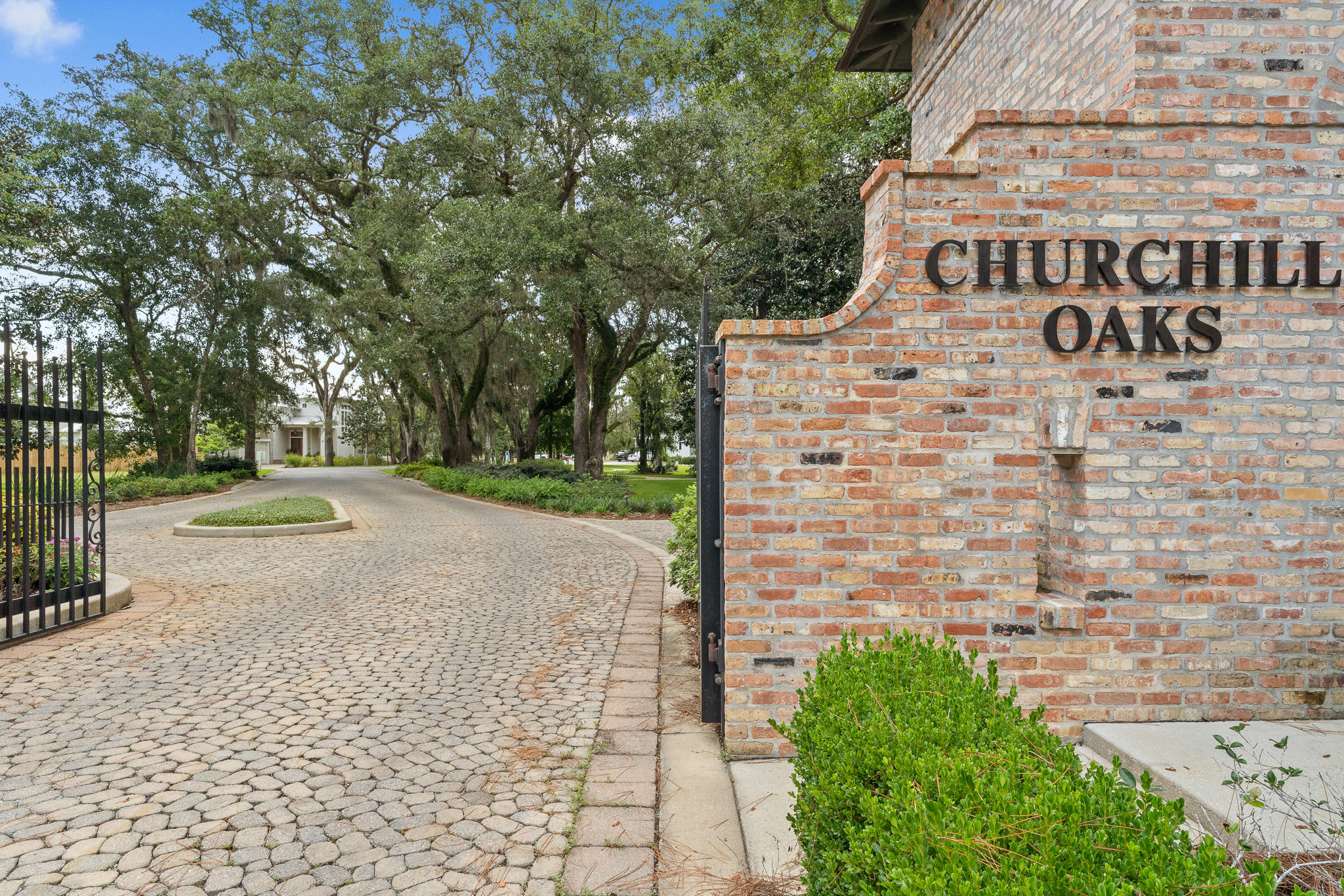 CHURCHILL OAKS - Land