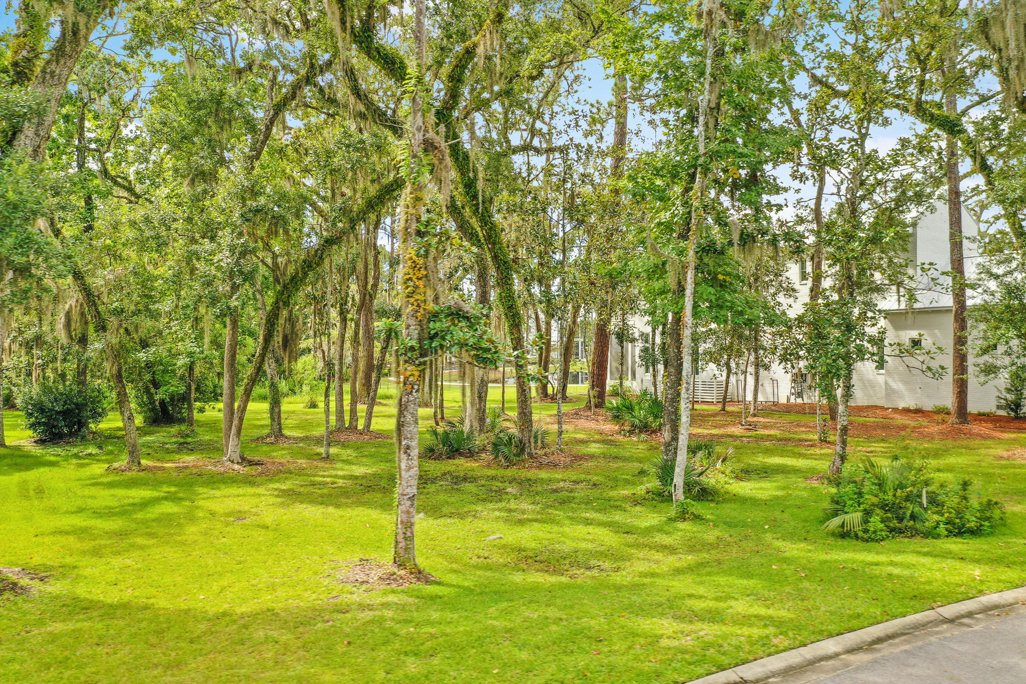 CHURCHILL OAKS - Land