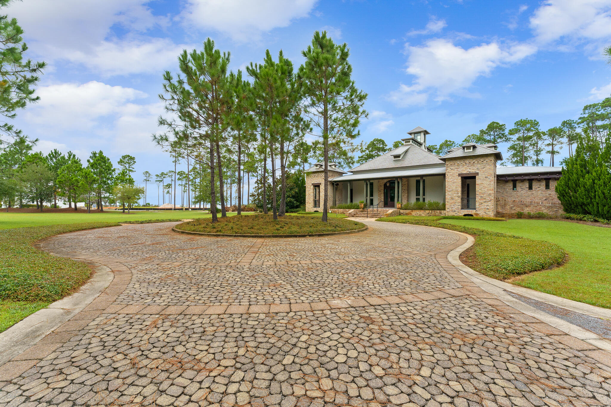 CHURCHILL OAKS - Land