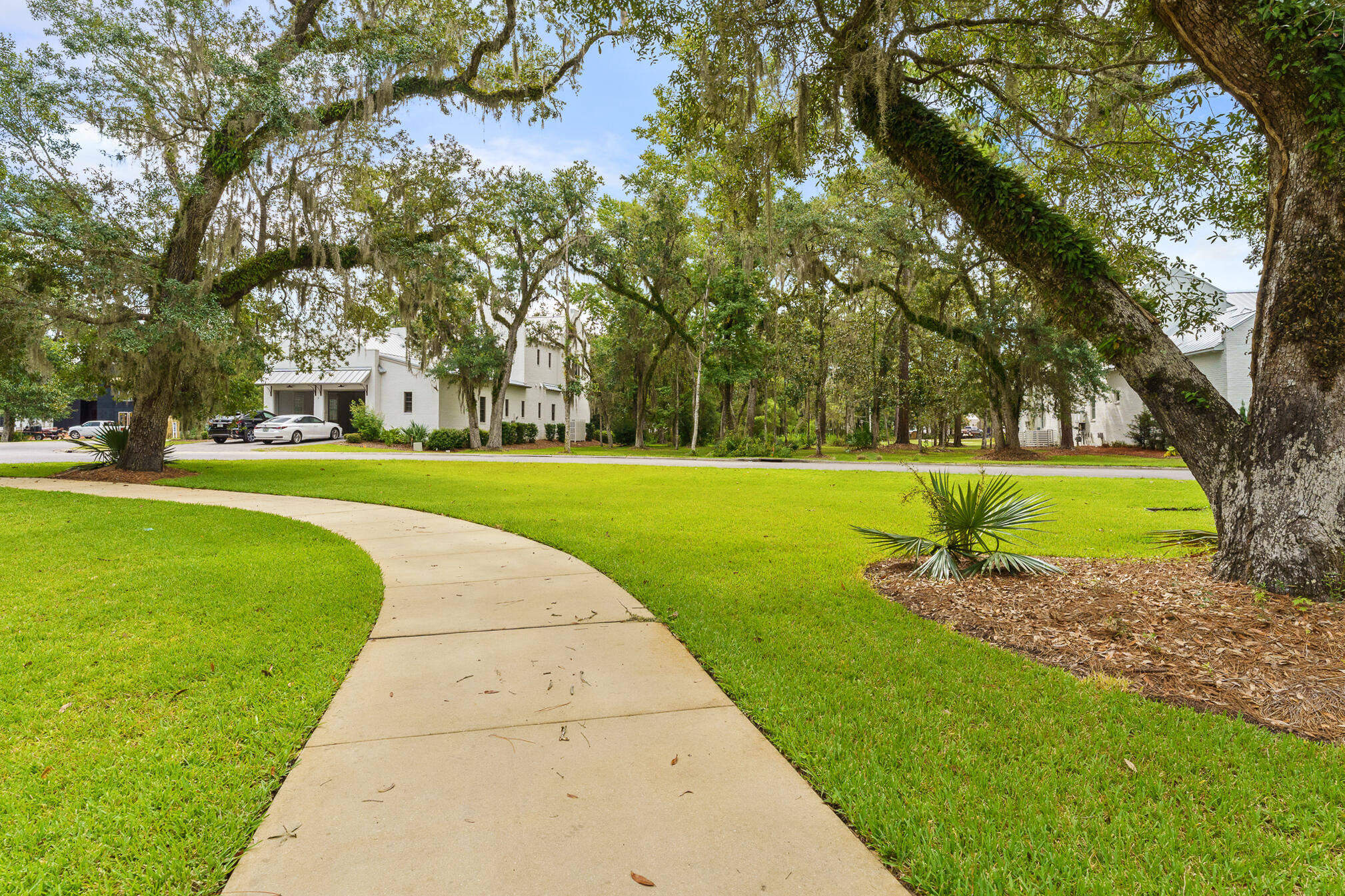 CHURCHILL OAKS - Land