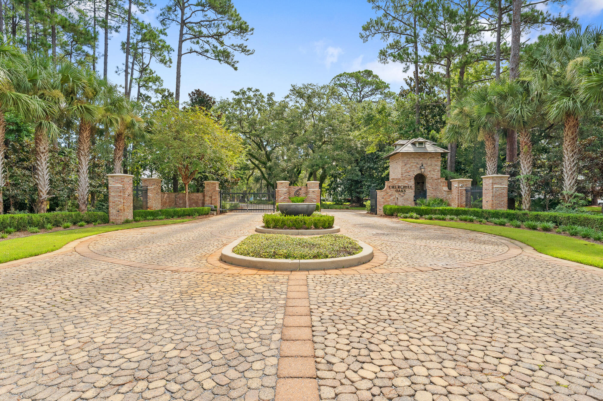 CHURCHILL OAKS - Land