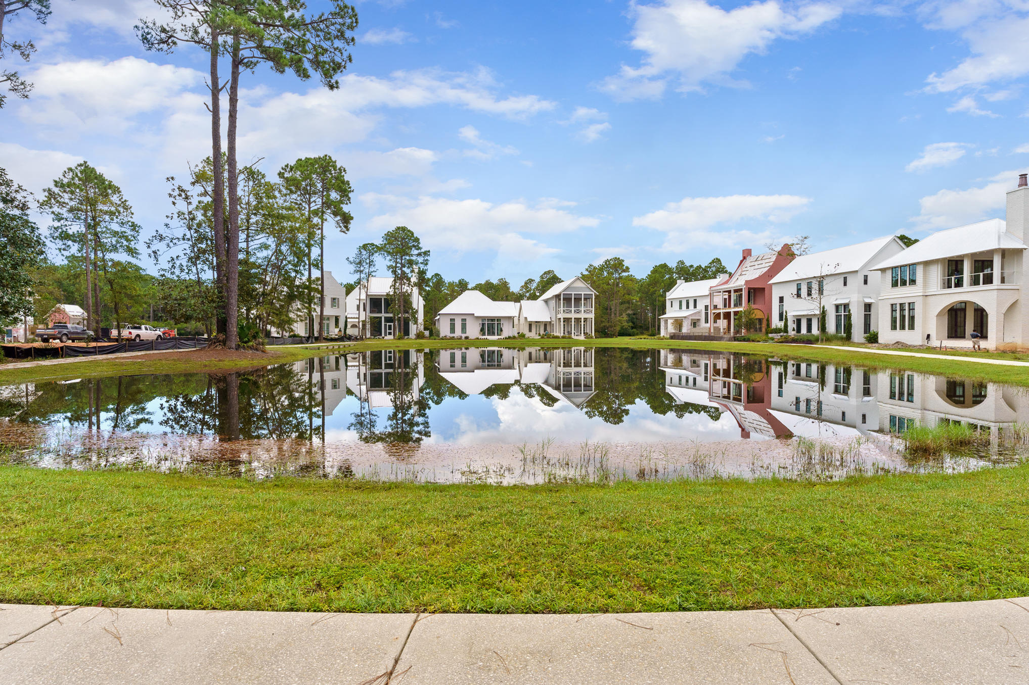 CHURCHILL OAKS - Land