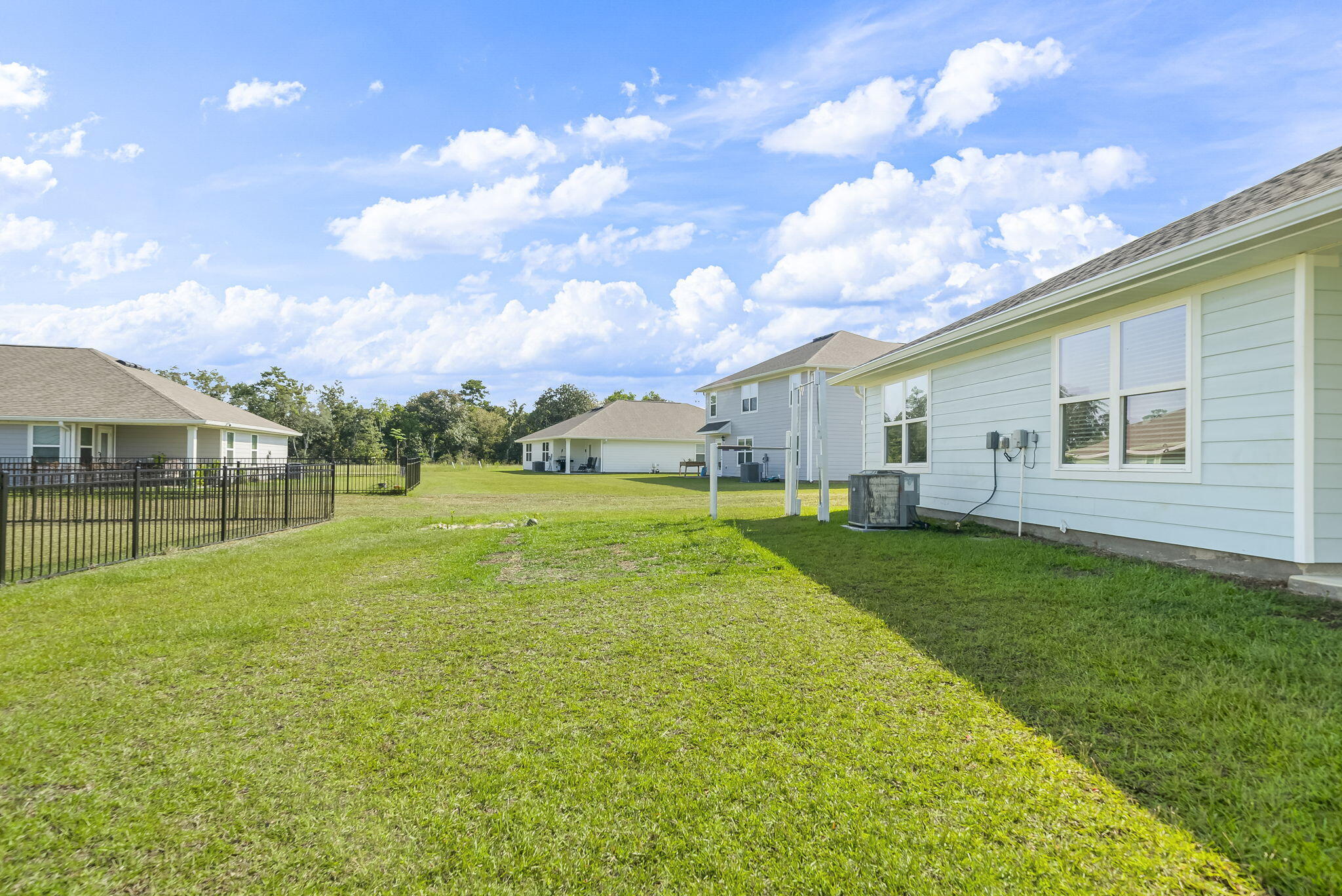RIVERWALK PH I - Residential Lease