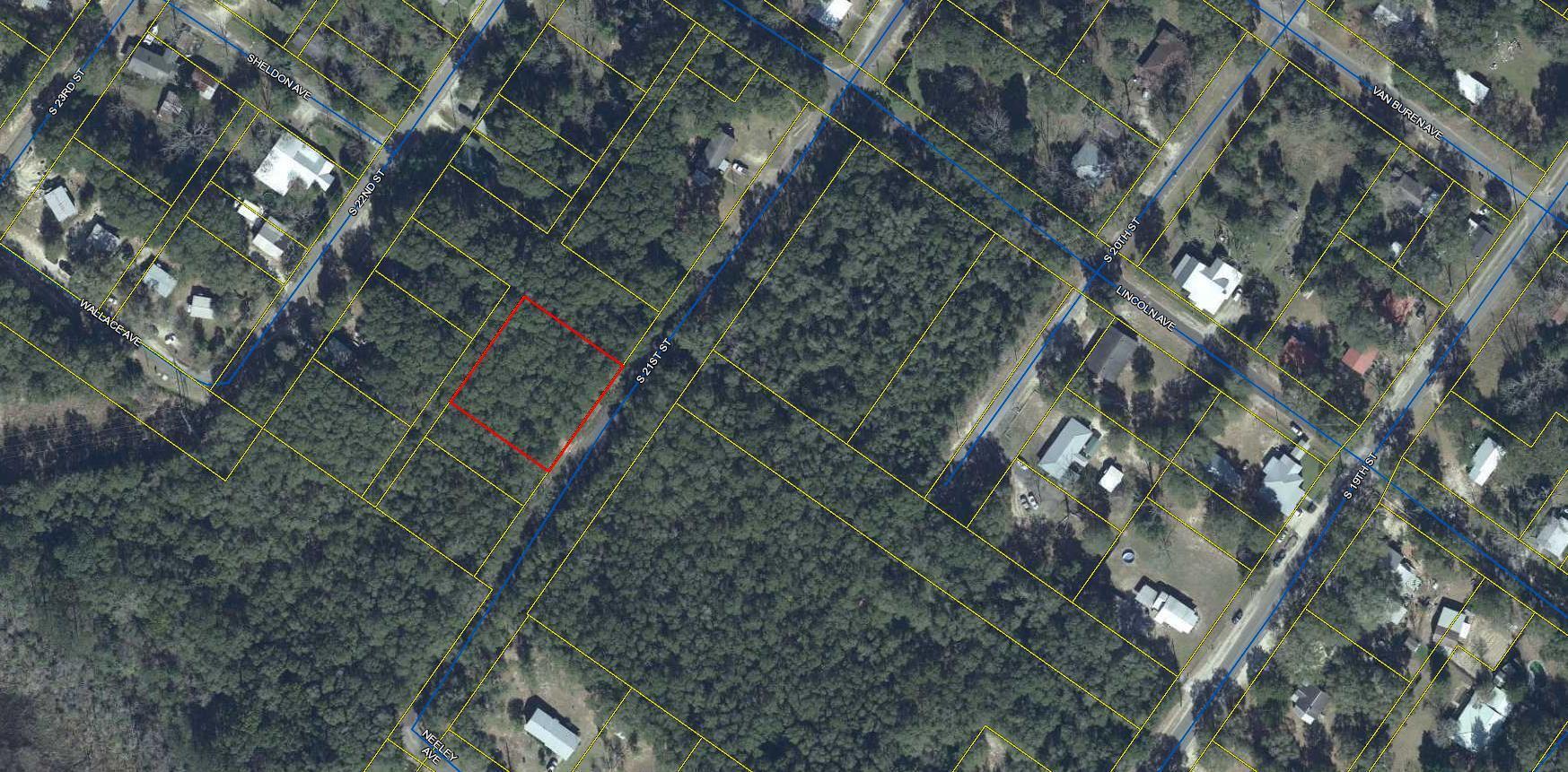 Nice lots to build a house, mobile homes not allowed.  City water available.