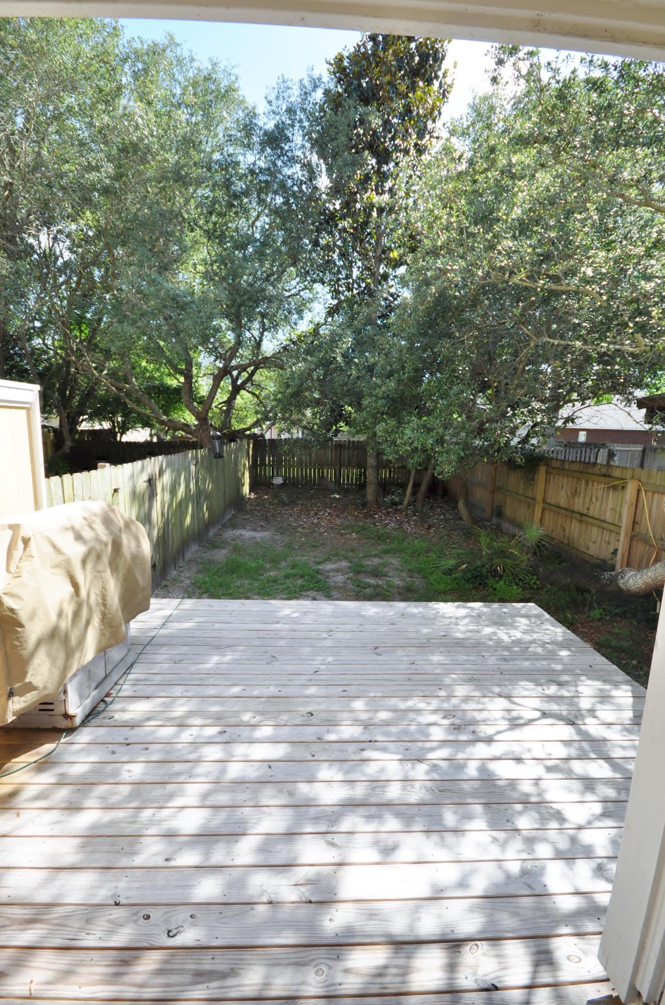 Unfurnished , two story townhome in Destin. Fenced backyard,with large deck. Updated appliances, tile throughout.