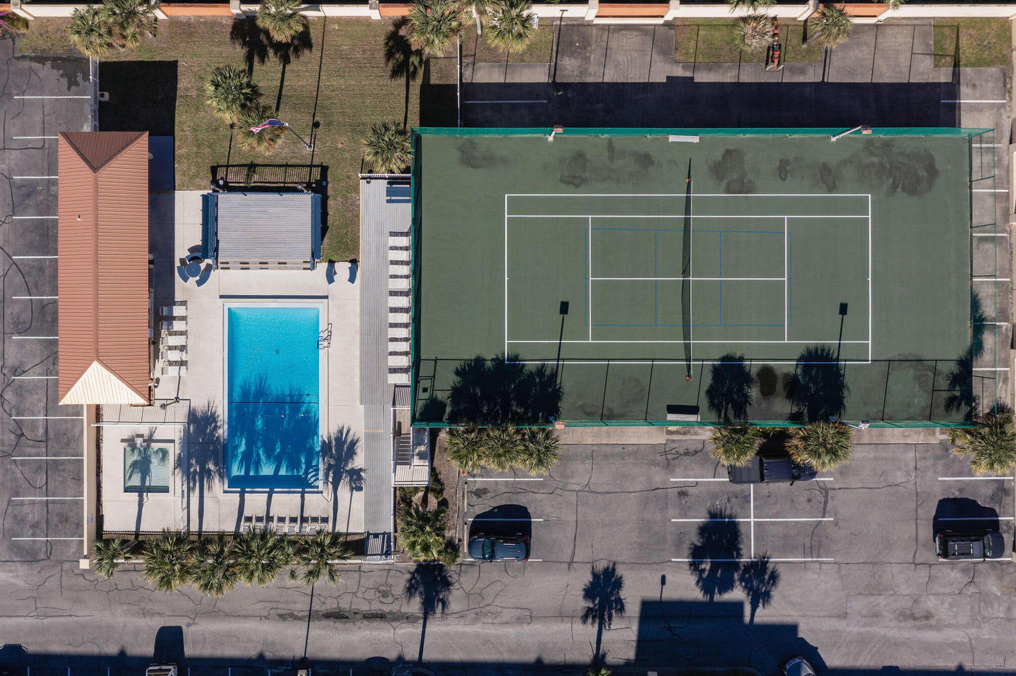 SURF DWELLER CONDOMINIUMS - Residential