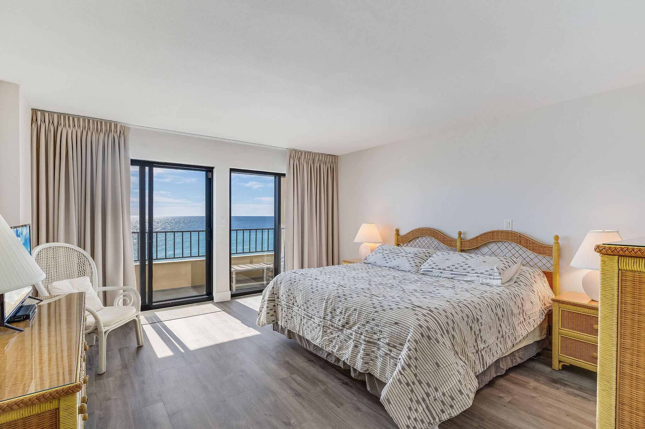 SURF DWELLER CONDOMINIUMS - Residential