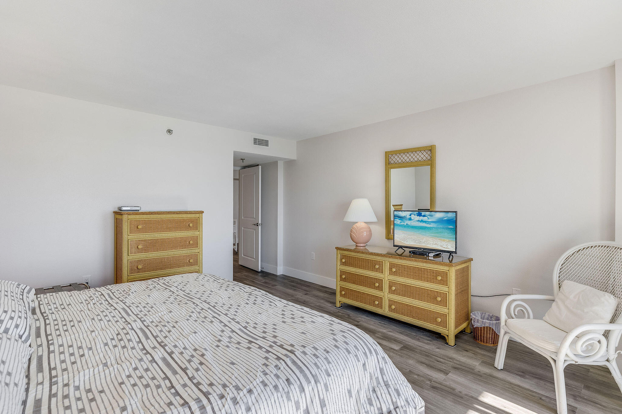 SURF DWELLER CONDOMINIUMS - Residential