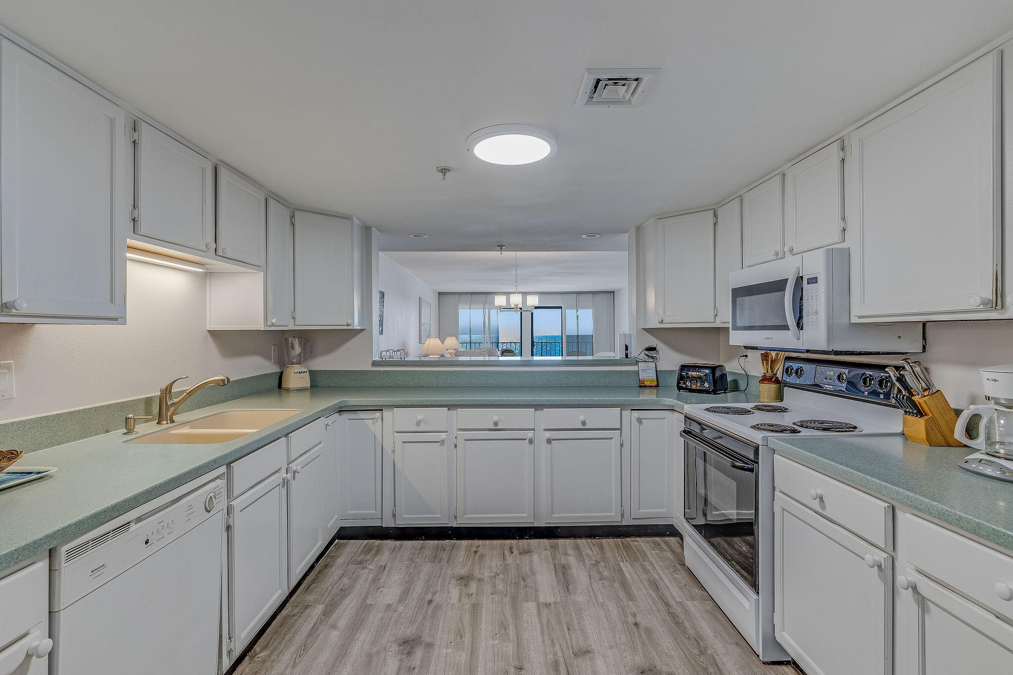 SURF DWELLER CONDOMINIUMS - Residential