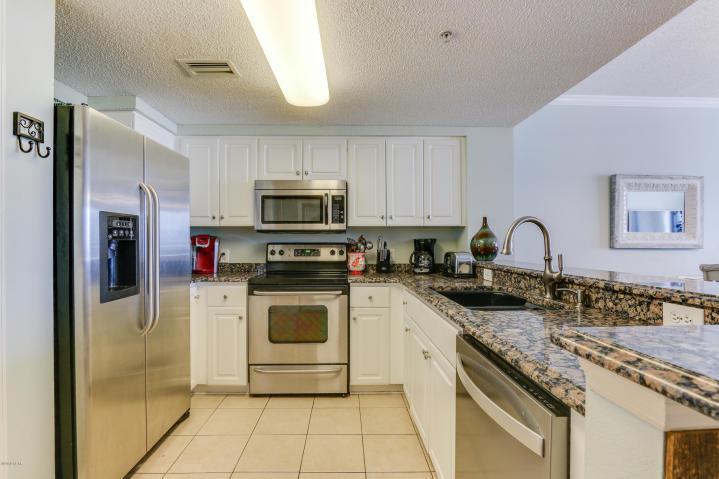MAJESTIC BEACH TOWERS I - Residential