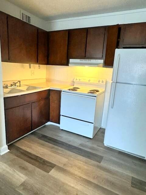 1 Bed | 1 Bath | 505 Sq Ft
$995/month
On-Site Laundry Facility

Affordable comfort just minutes from the water! Perfect for easy living in a great location.