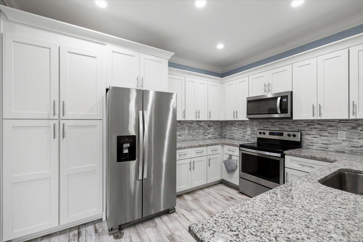 NO RECORDED SUBDIVISION - Residential Lease