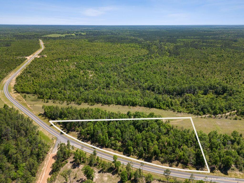 NO RECORDED SUBDIVISION - Land