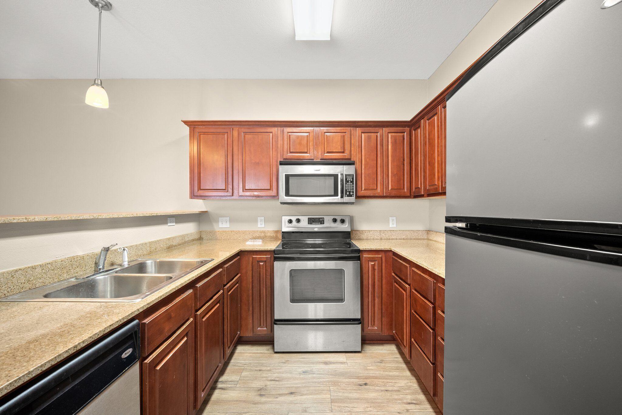 ARBOR LAKE PHASE 1 - Residential Lease