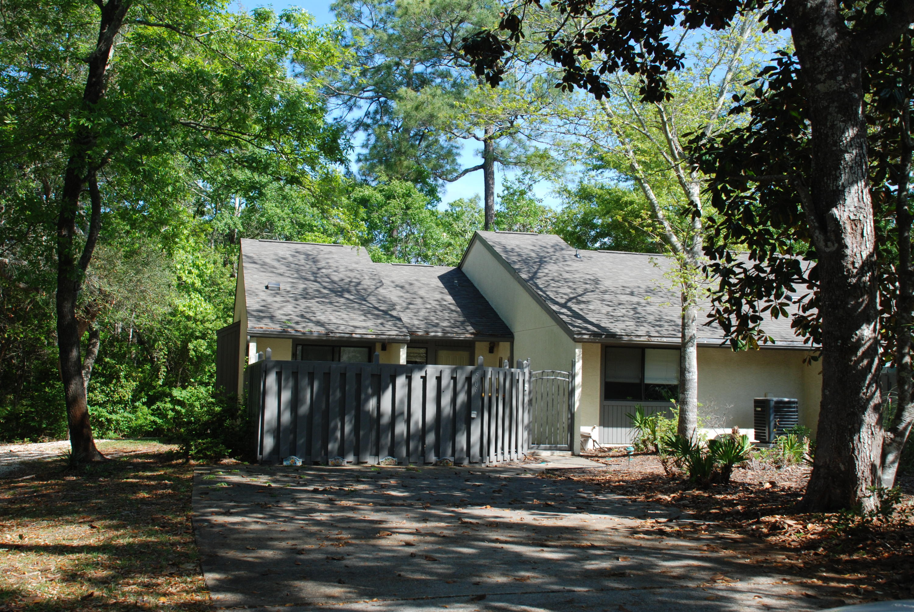ROYAL OAK VILLAS BLUEWATER BAY - Residential Lease