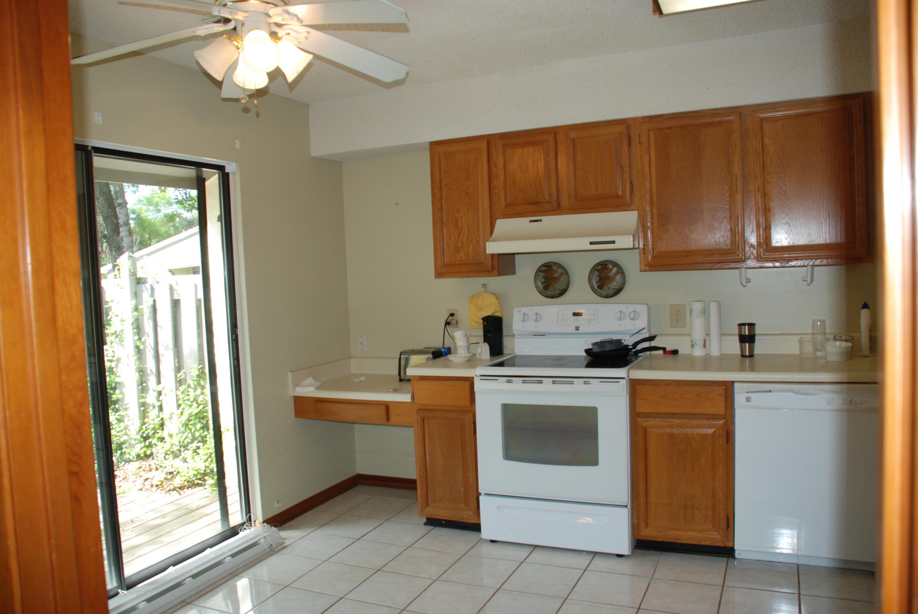 ROYAL OAK VILLAS BLUEWATER BAY - Residential Lease