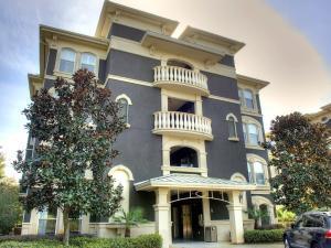 SEAVIEW VILLAS - Residential