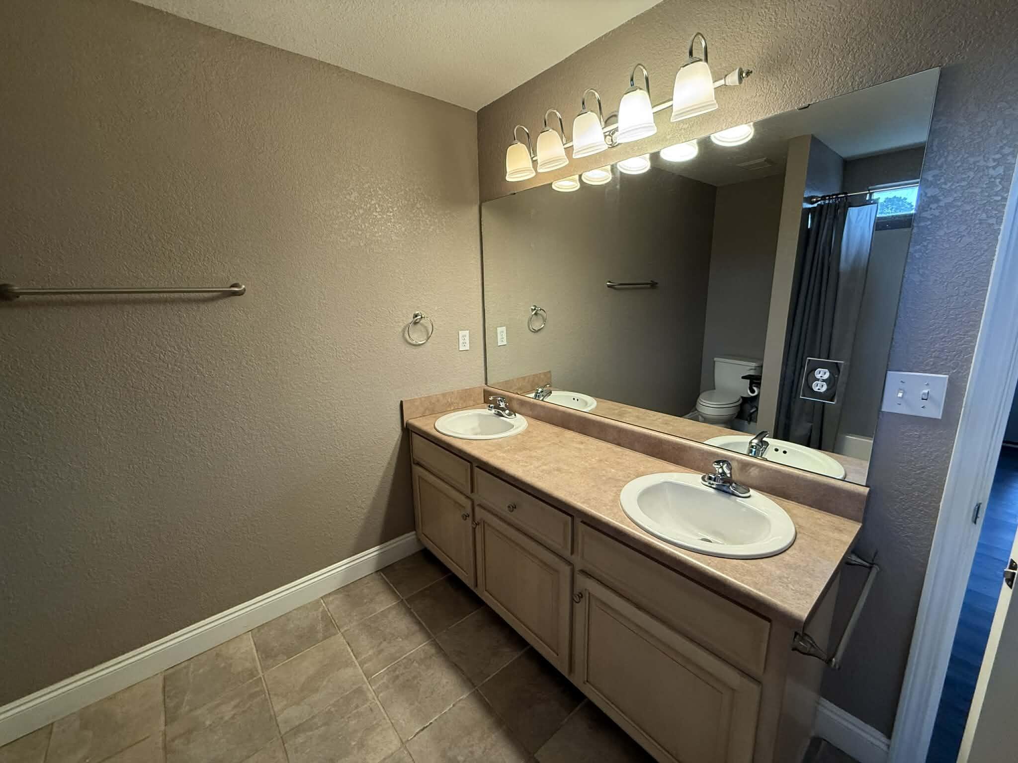 WHITE OAK ESTATES - Residential Lease
