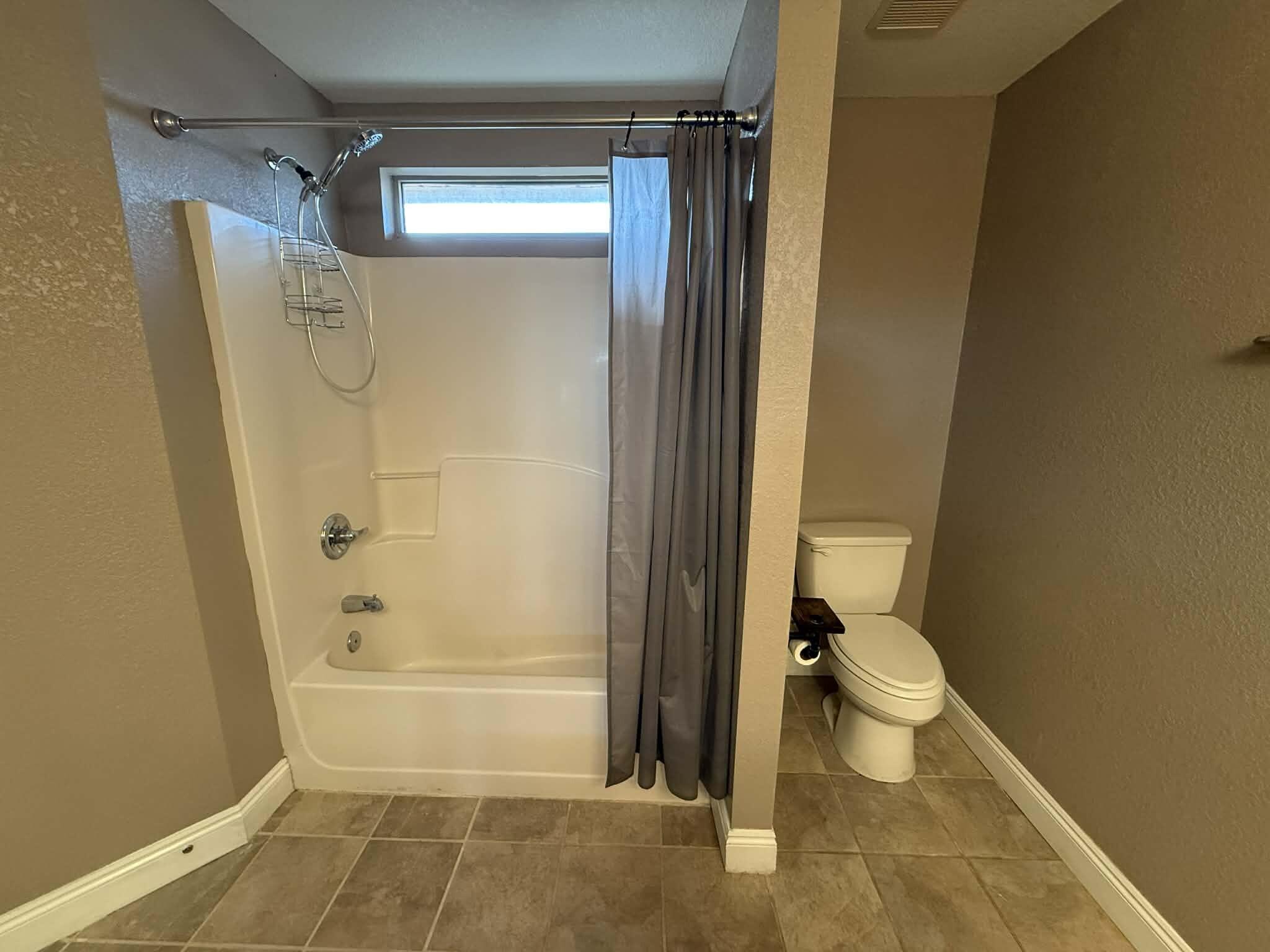 WHITE OAK ESTATES - Residential Lease