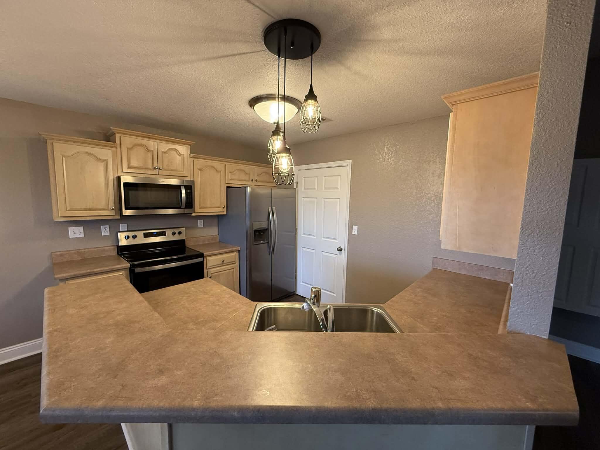 WHITE OAK ESTATES - Residential Lease