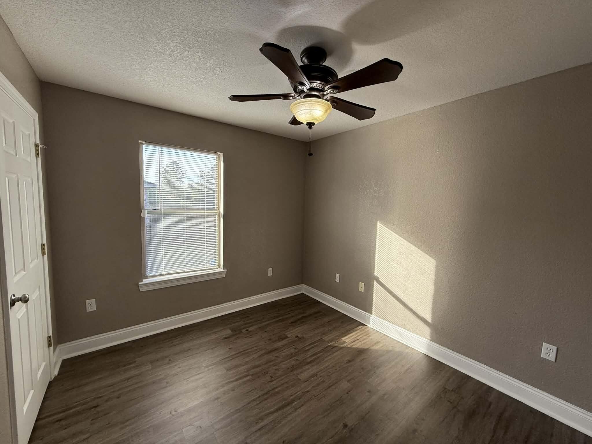 WHITE OAK ESTATES - Residential Lease