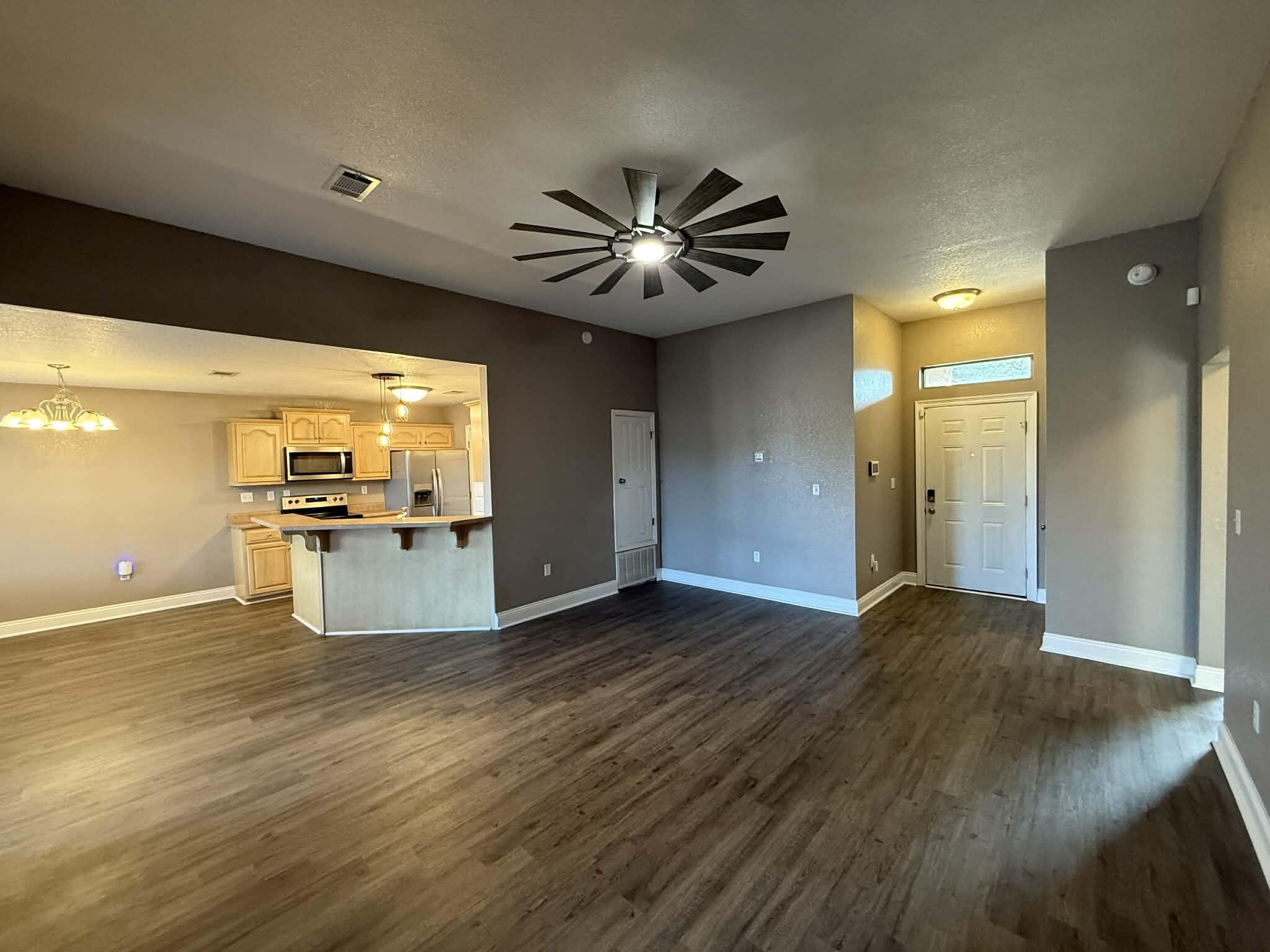 WHITE OAK ESTATES - Residential Lease