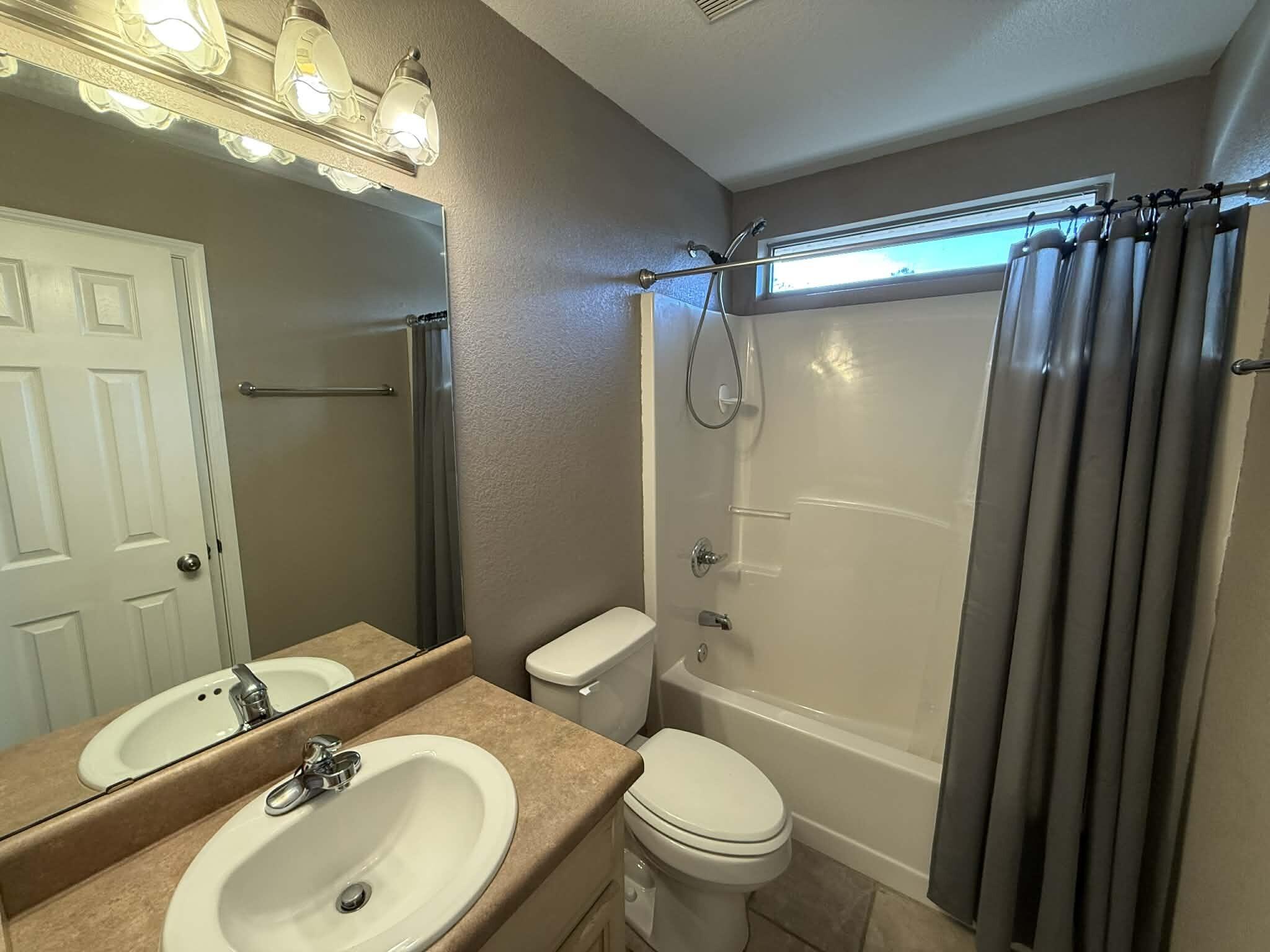 WHITE OAK ESTATES - Residential Lease