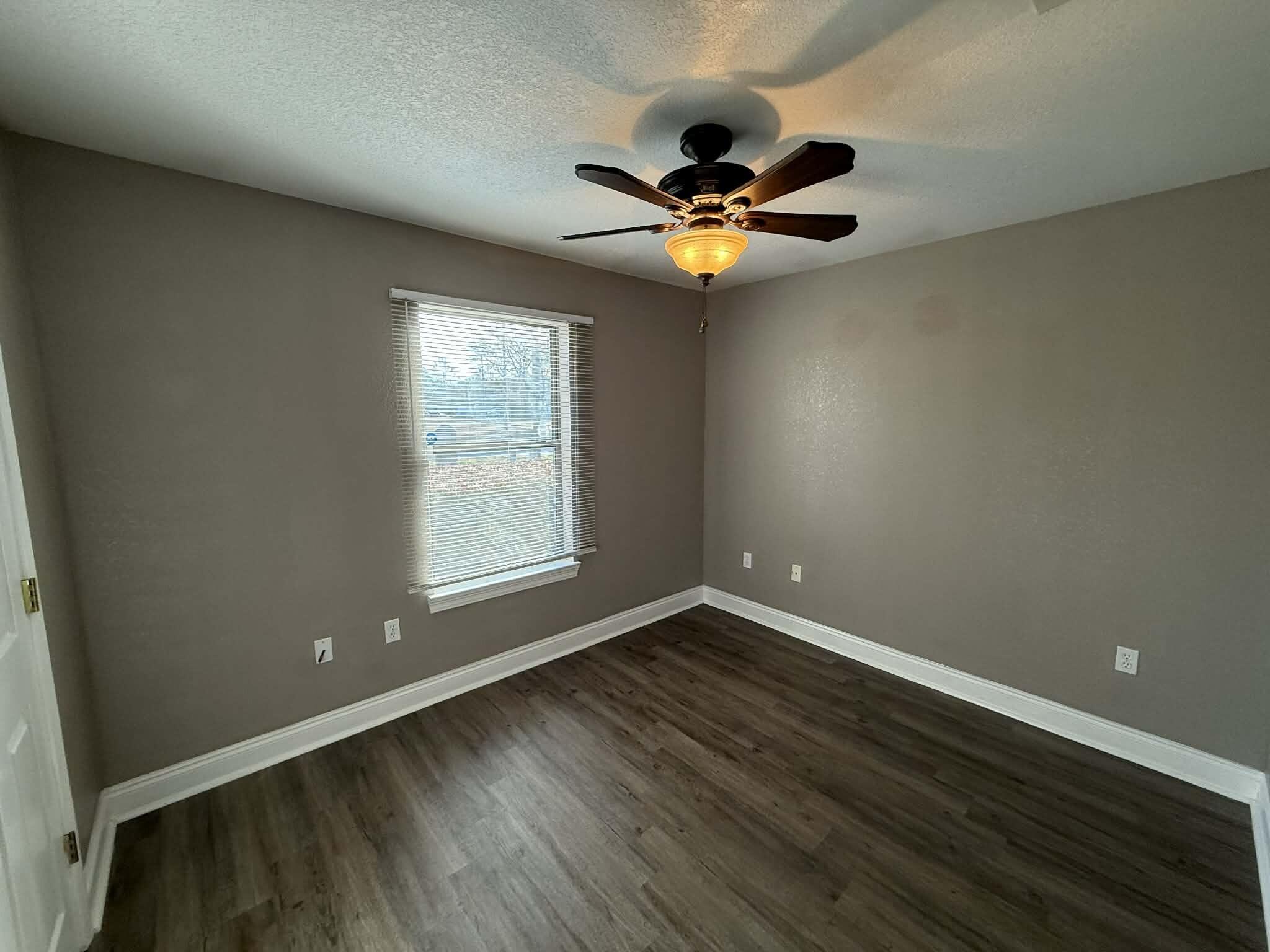 WHITE OAK ESTATES - Residential Lease