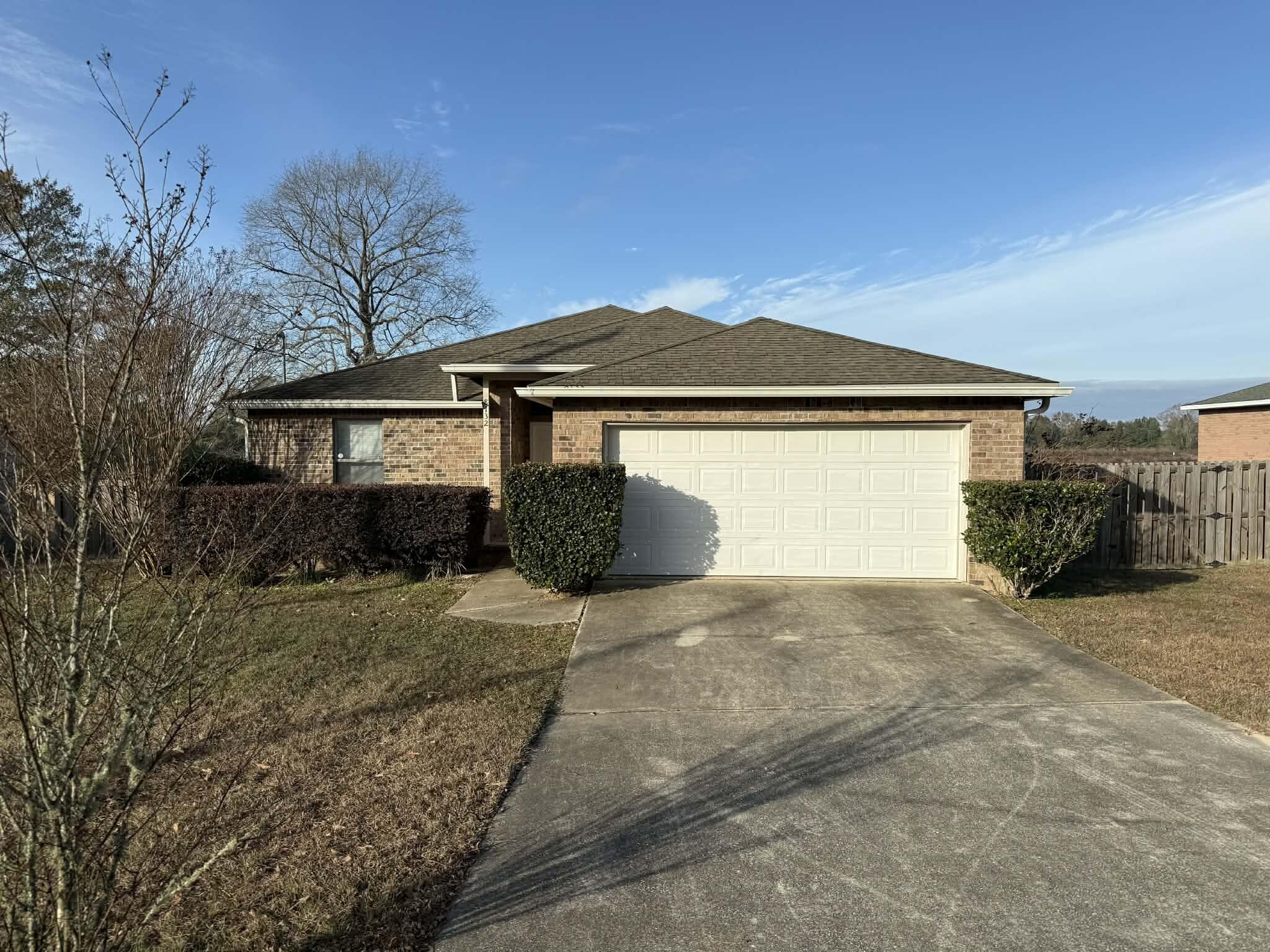 WHITE OAK ESTATES - Residential Lease