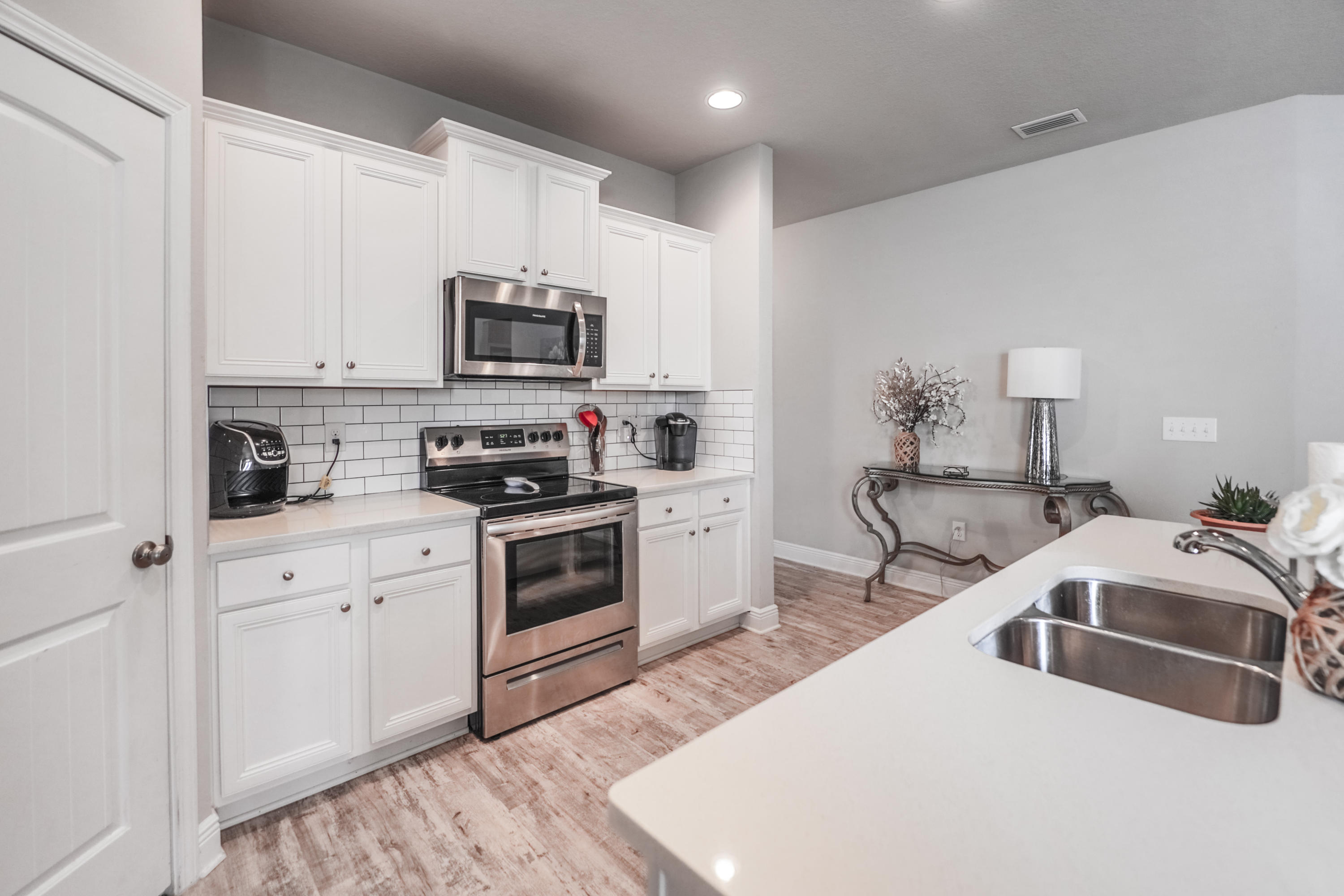 MOONRAKER SHORES - Residential Lease