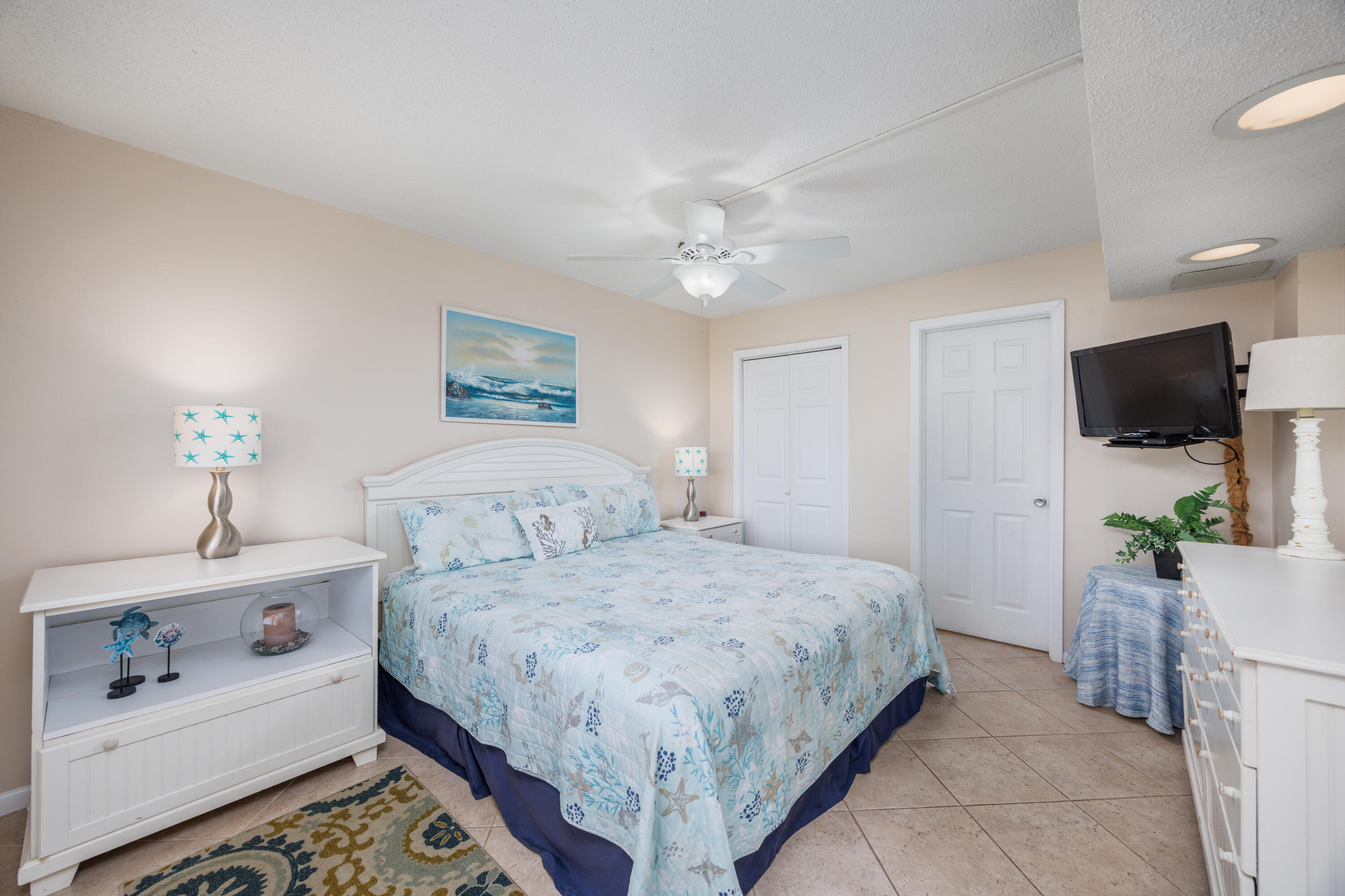 EL MATADOR CONDO - Residential