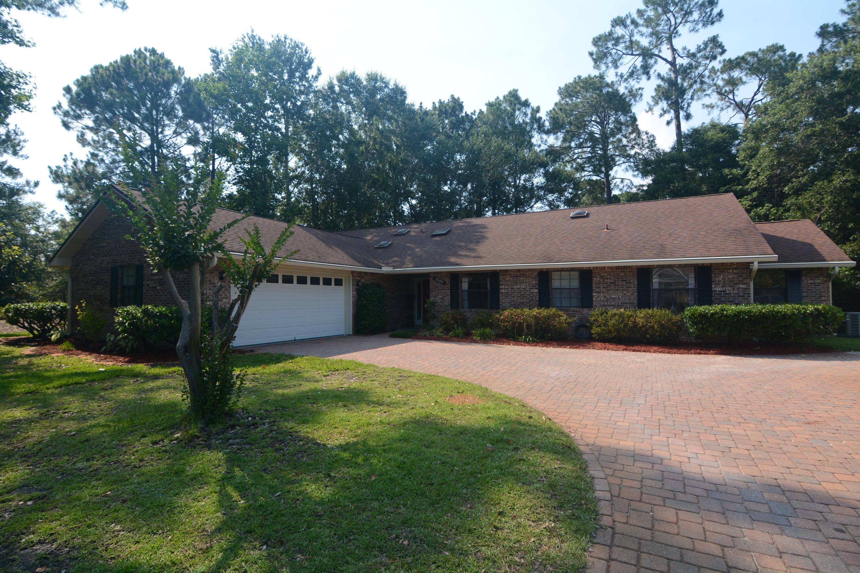 Beautiful home located in Bluewater Bay. Freshly painted interior, new doors throughout, granite countertops, high ceilings, updated bathrooms, and the perfect floorpan. An open concept kitchen, breakfast area, and family room will allow for easy family living. A large formal dining and living space provide great places for entertaining. Walk to Golf, Tennis, Swimming, or just go sit in the shade and feed the ducks and fish at the pond around the corner. More pictures to come