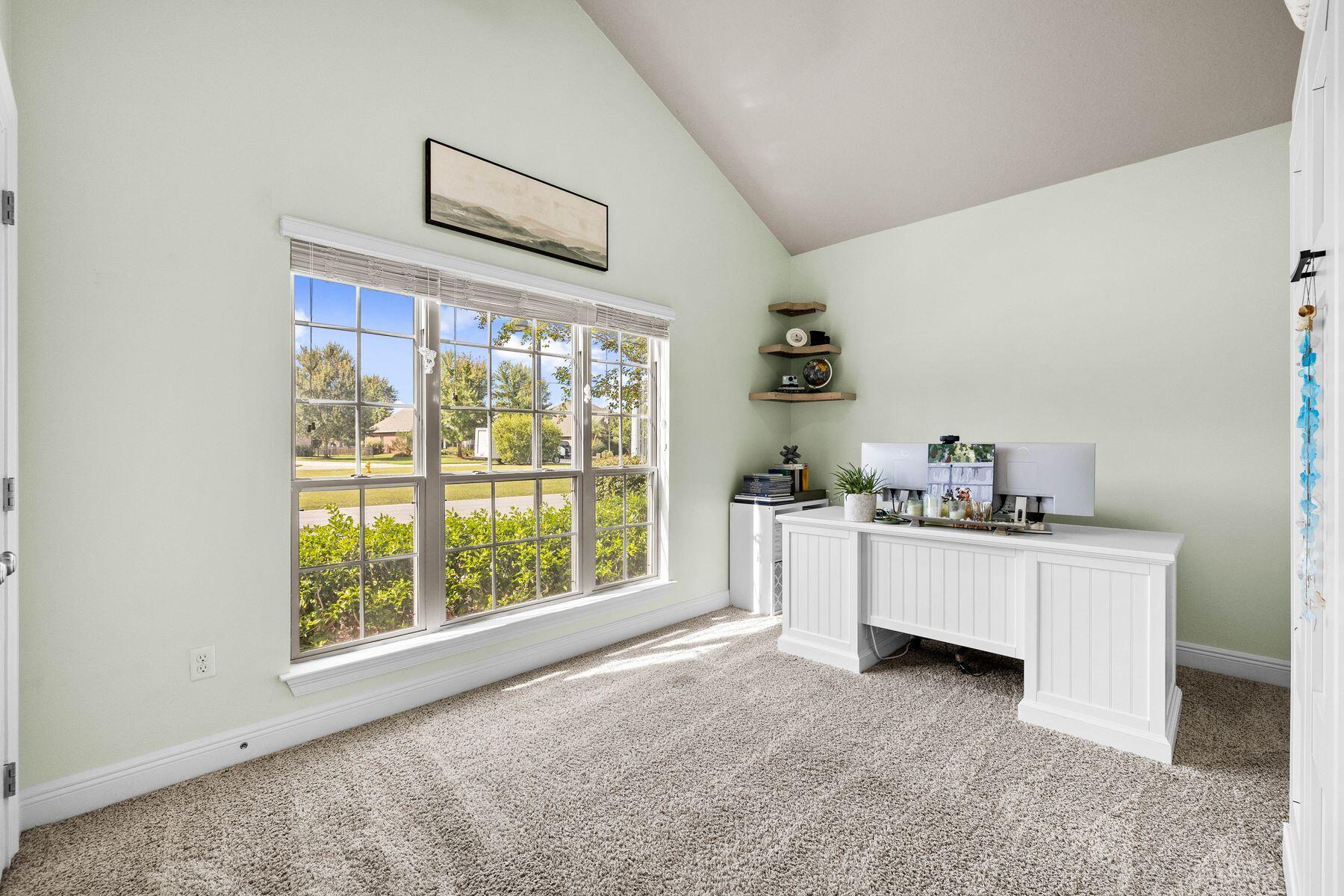 WHISPERING LAKE - Residential