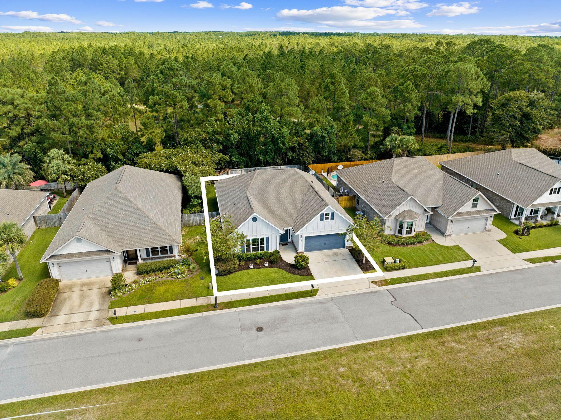 WHISPERING LAKE - Residential