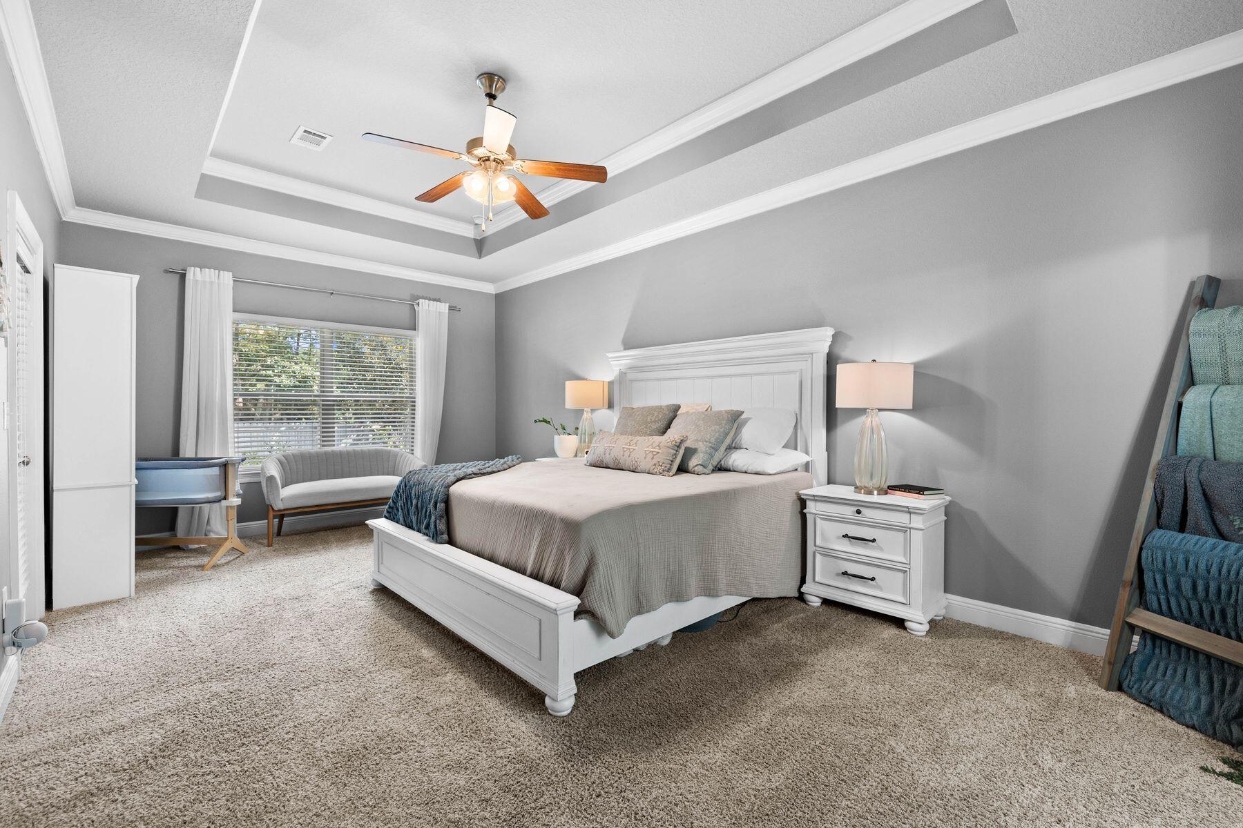 WHISPERING LAKE - Residential
