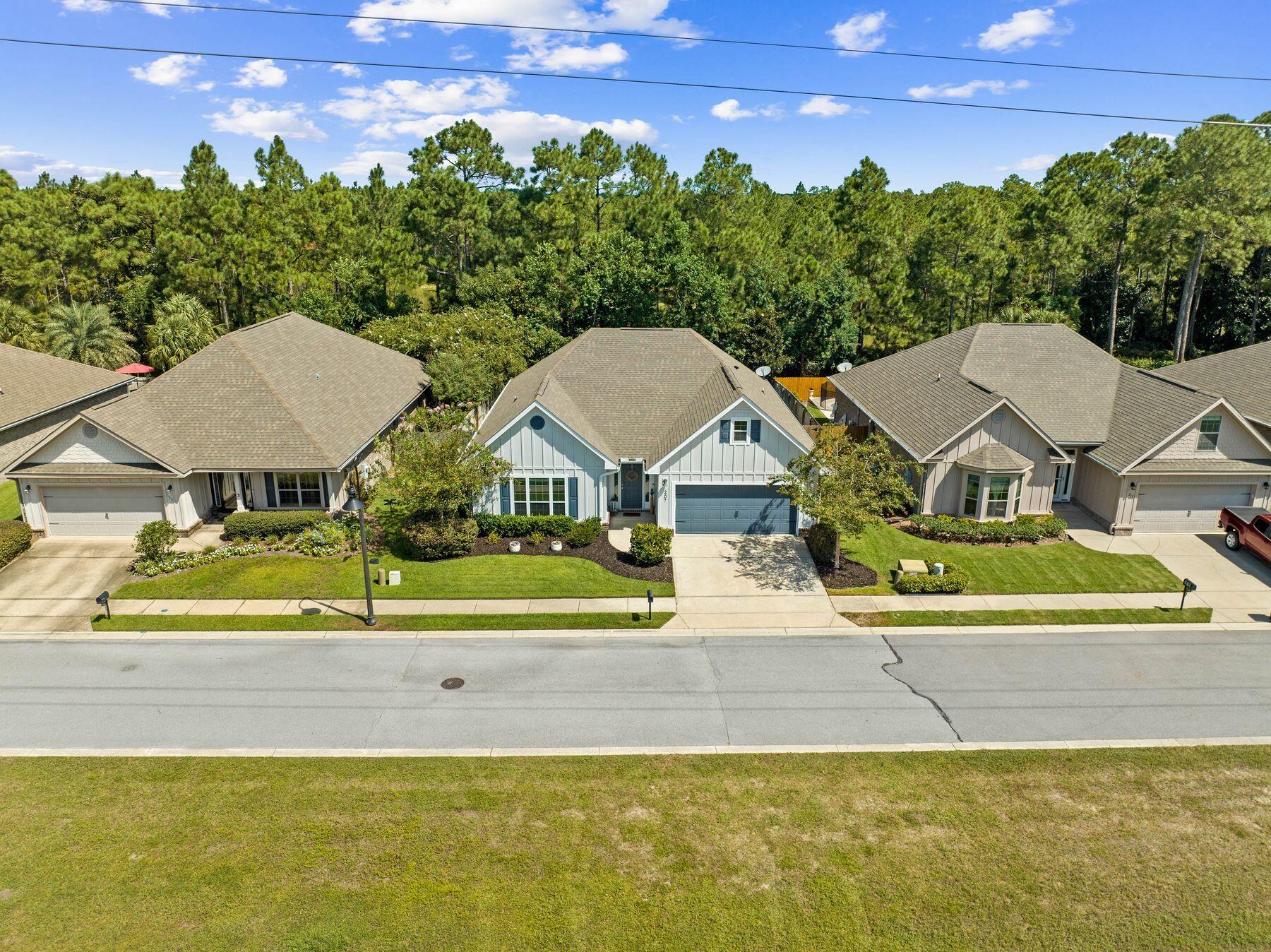 WHISPERING LAKE - Residential