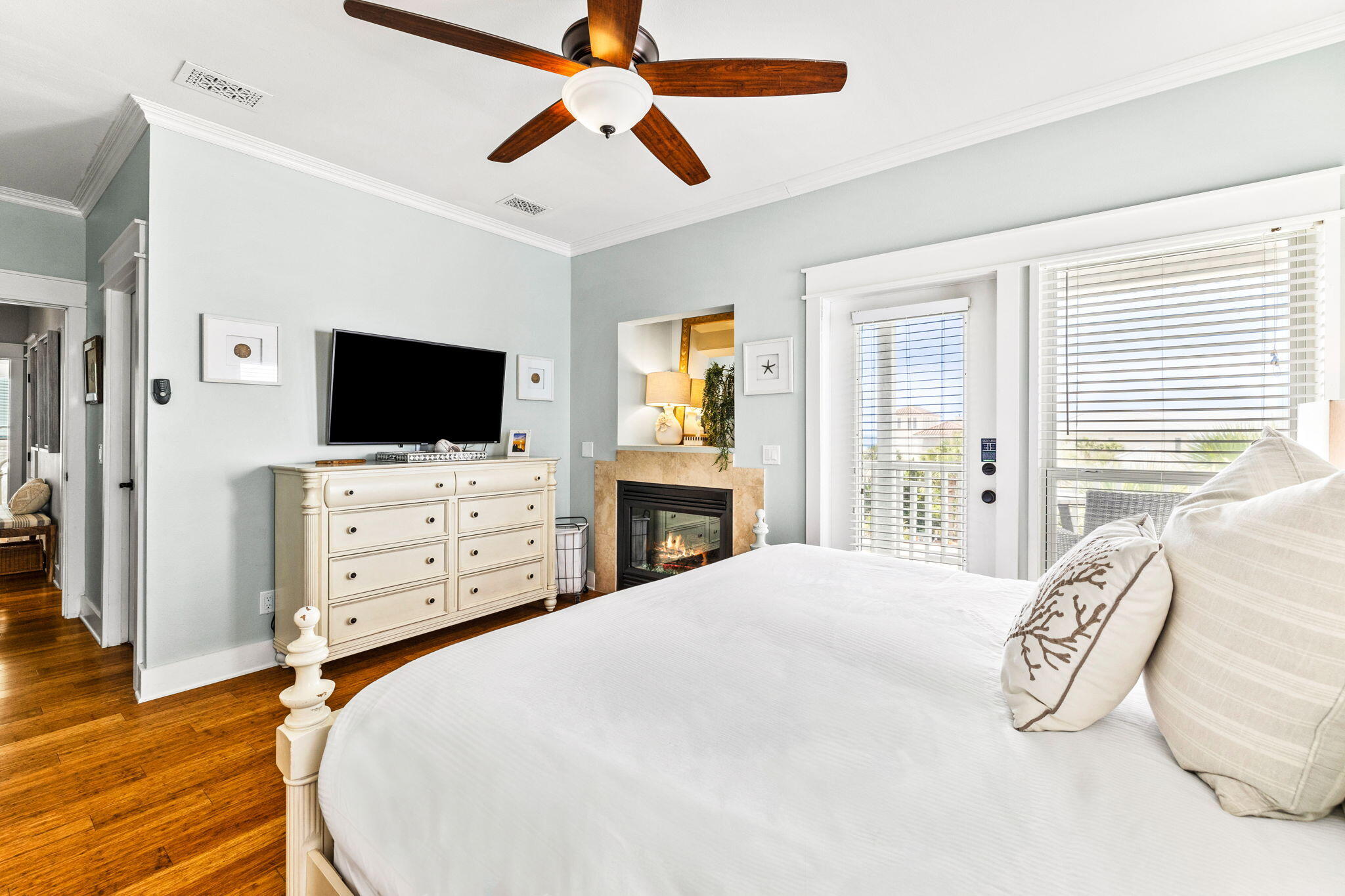 CRYSTAL SHORES - Residential