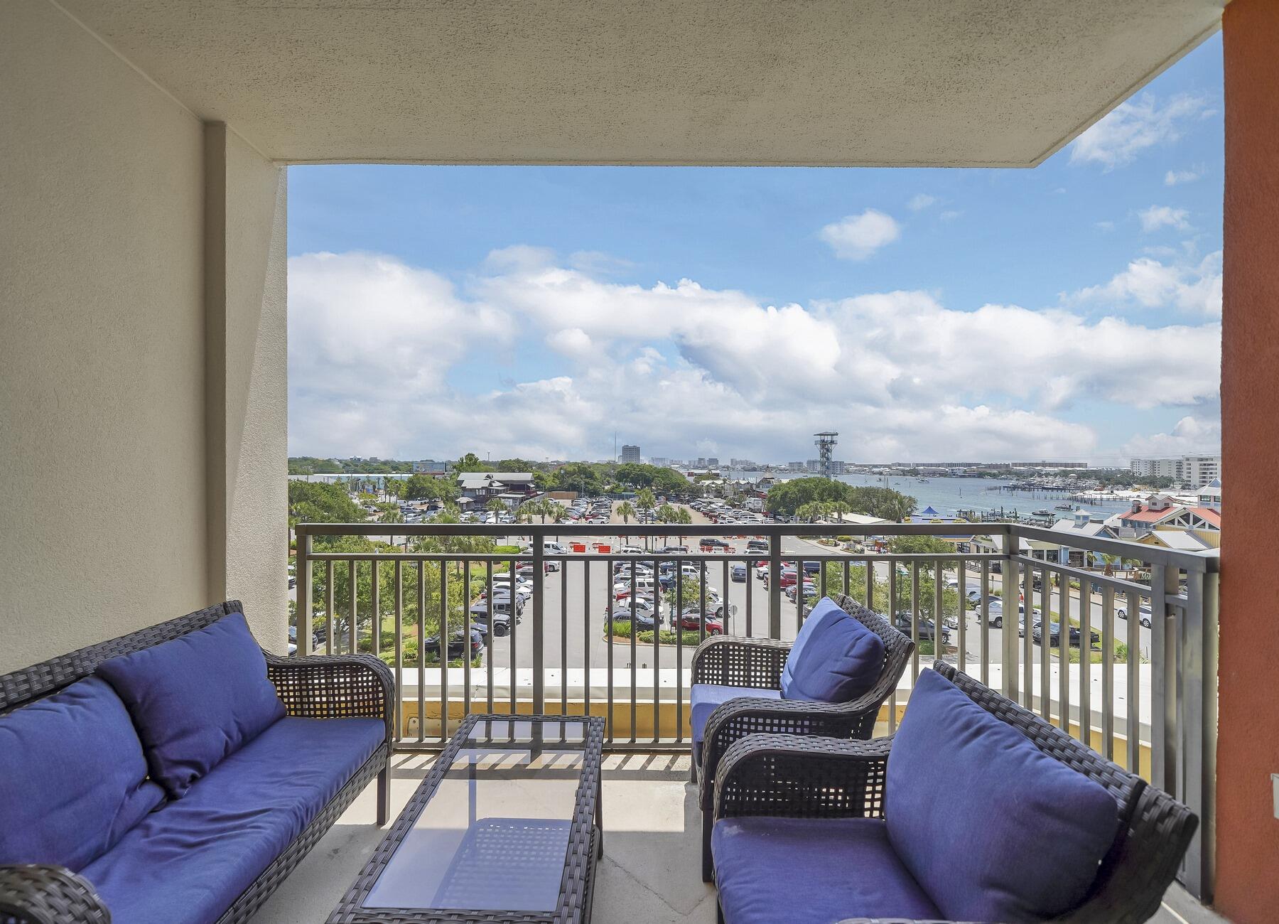 EMERALD GRANDE - Residential