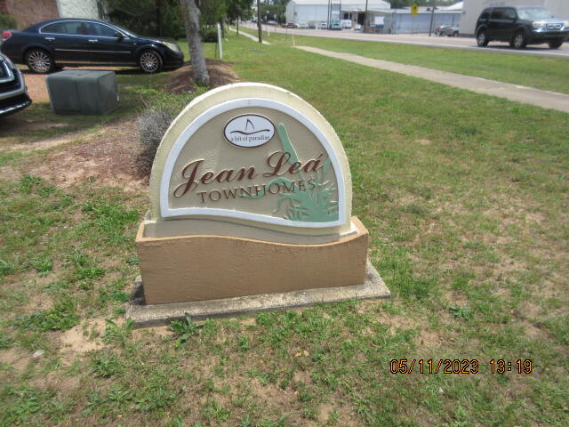 This townhouse (only 1.5 from Eglin AFB back gate) has so many beautiful upgrades that you'll be amazed. This is a larger end unit with a garage. The inside is gorgeously appointed with hardwood flooring in main living area, tile in the bathrooms, new bedroom carpet, granite countertops, stainless steel appliances, cultured marble bathtubs and vanities, crown molding and beautiful fan windows. Unit also comes with washer and dryer (not warranted for repairs or replacement). Just a stone's throw away from the elementary school. No smoking. No pets. Showings by appointment only.